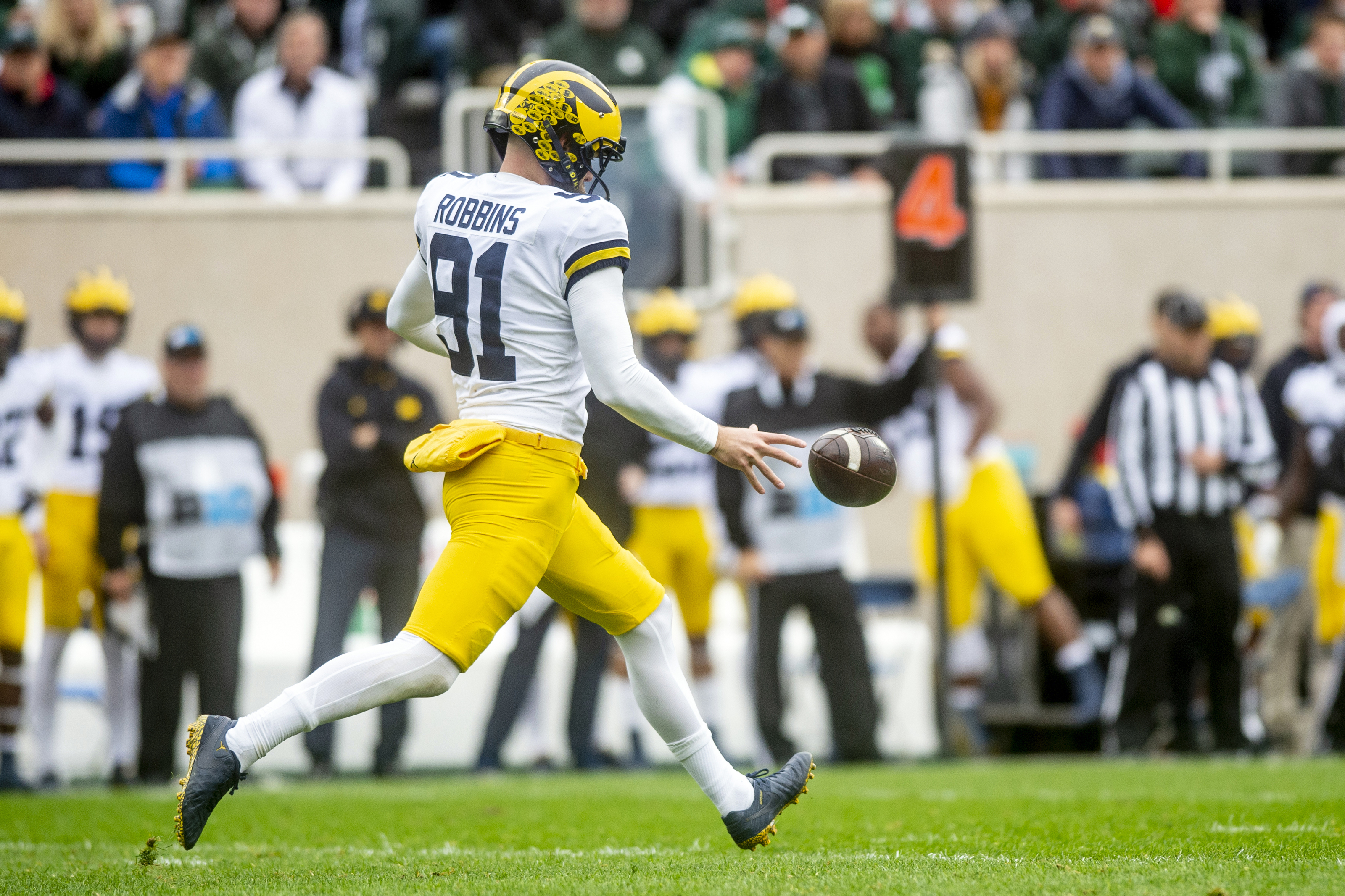 Aidan Hutchinson draft rumors: Michigan DE declares for 2022 NFL Draft,  favored to be No. 1 overall pick - DraftKings Network