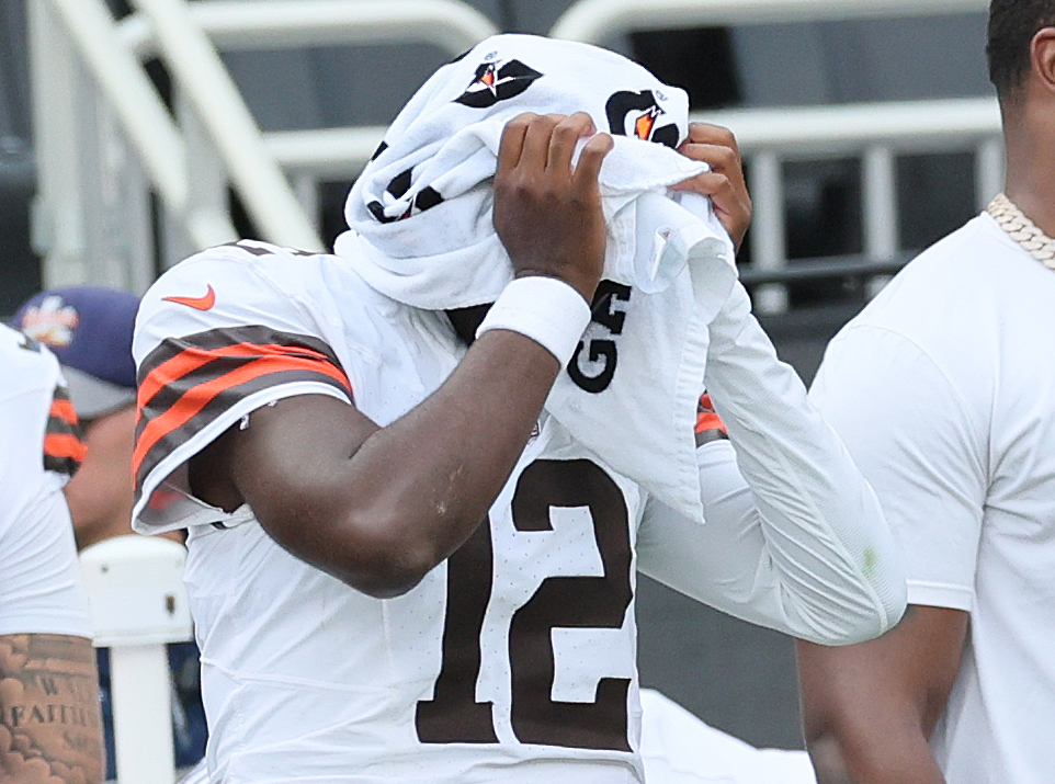 Browns rookie QB Shedeur Sanders' sideline frustration raises questions -  cleveland.com