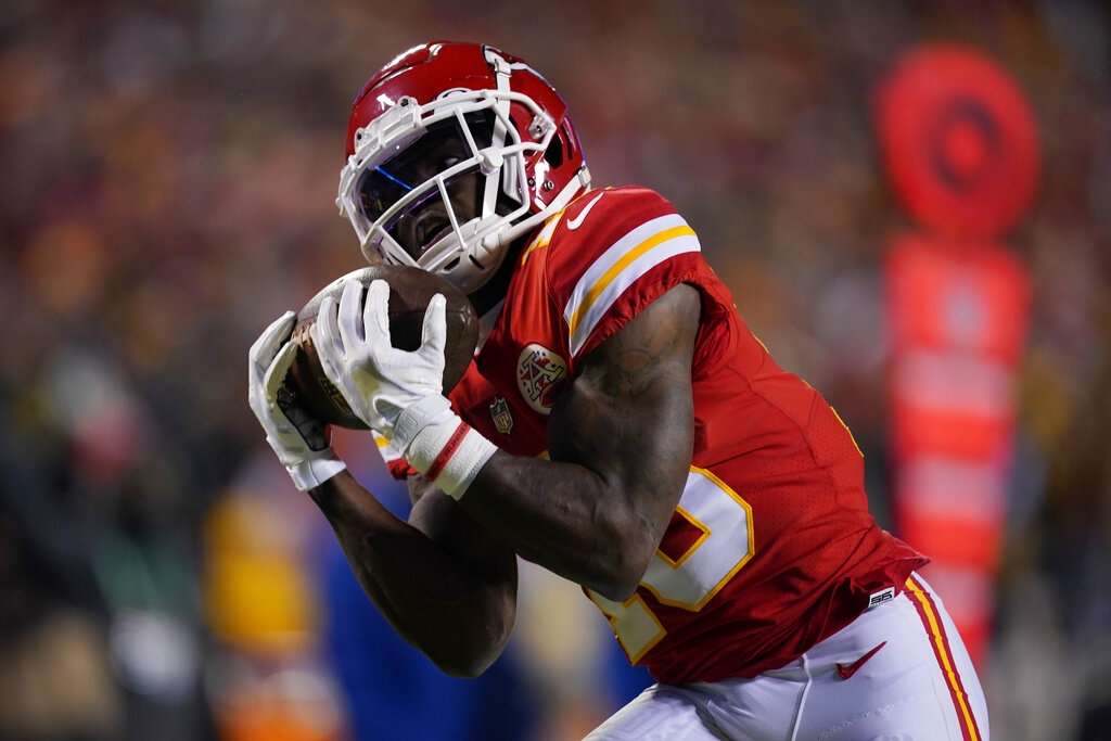 Bills' Stefon Diggs reacts to Tyreek Hill trade to Dolphins: 'The hell  going on' 