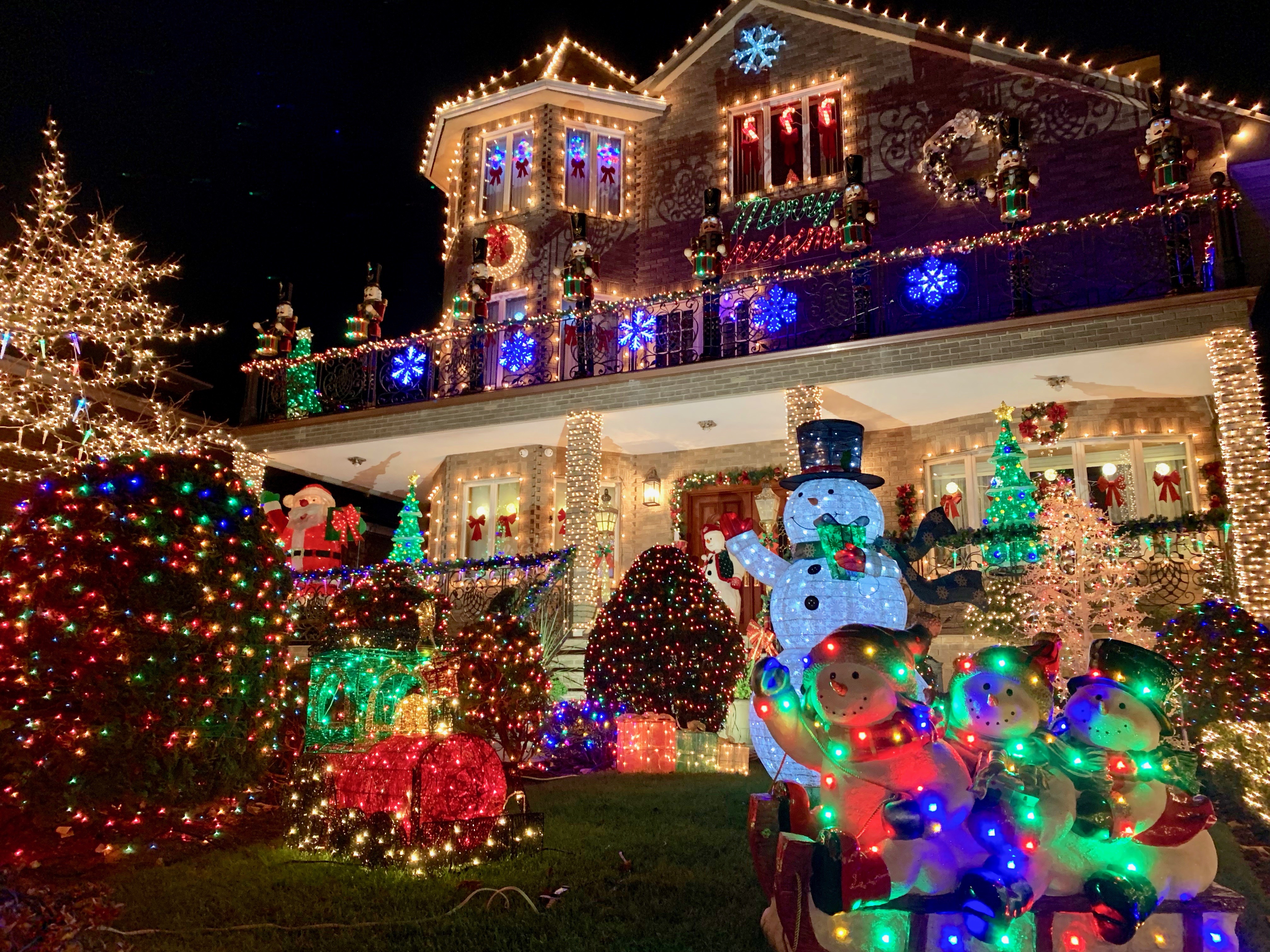 Dyker Heights Christmas lights 2021: Tour the best and brightest ...