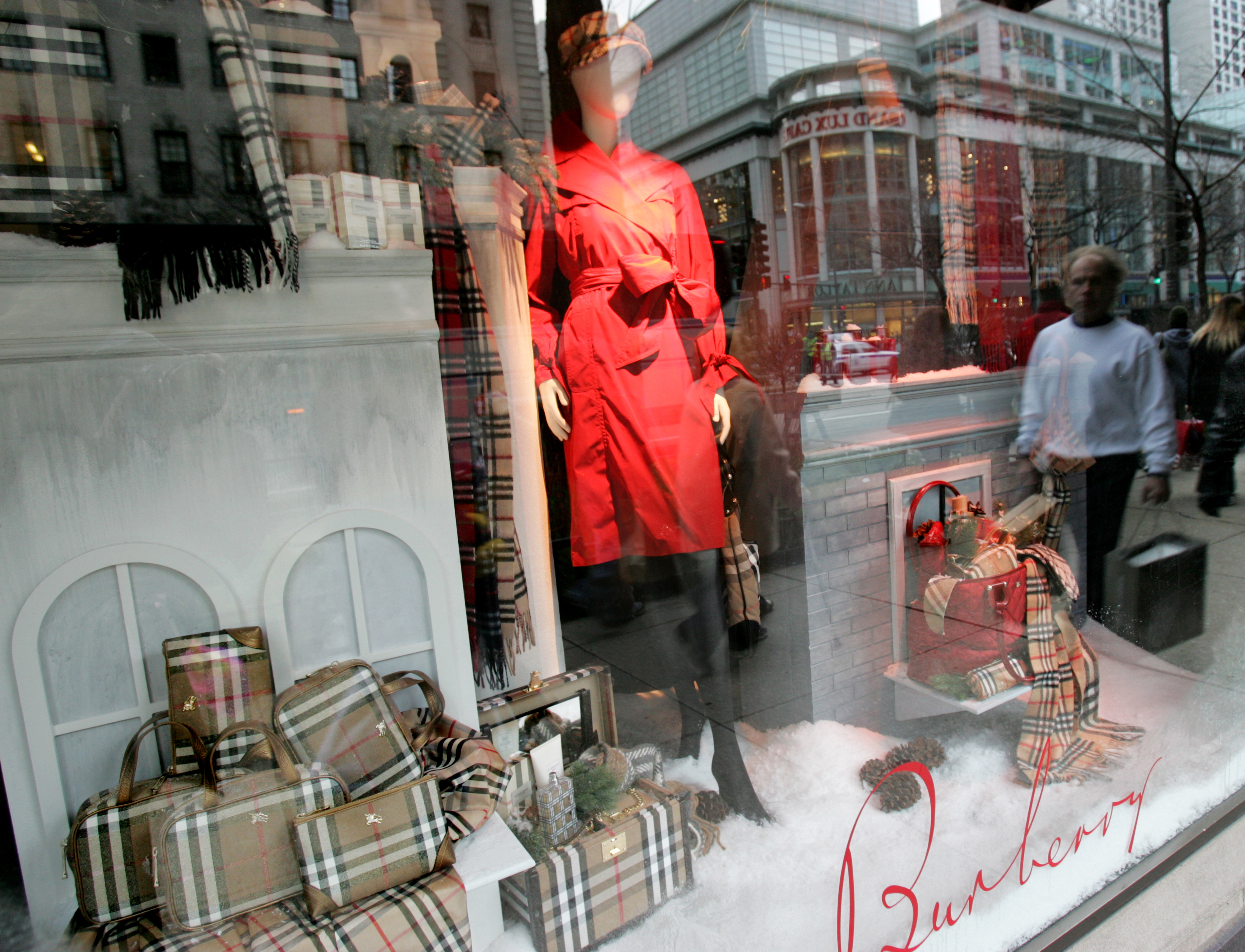 Burberry closes only U.S. warehouse in 