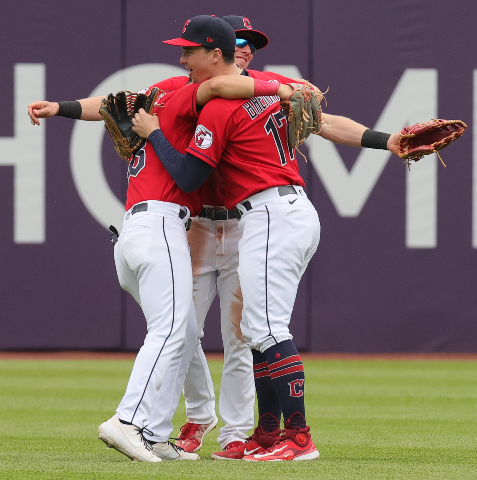 Quantrill no-hit bid leads Guardians over Twins