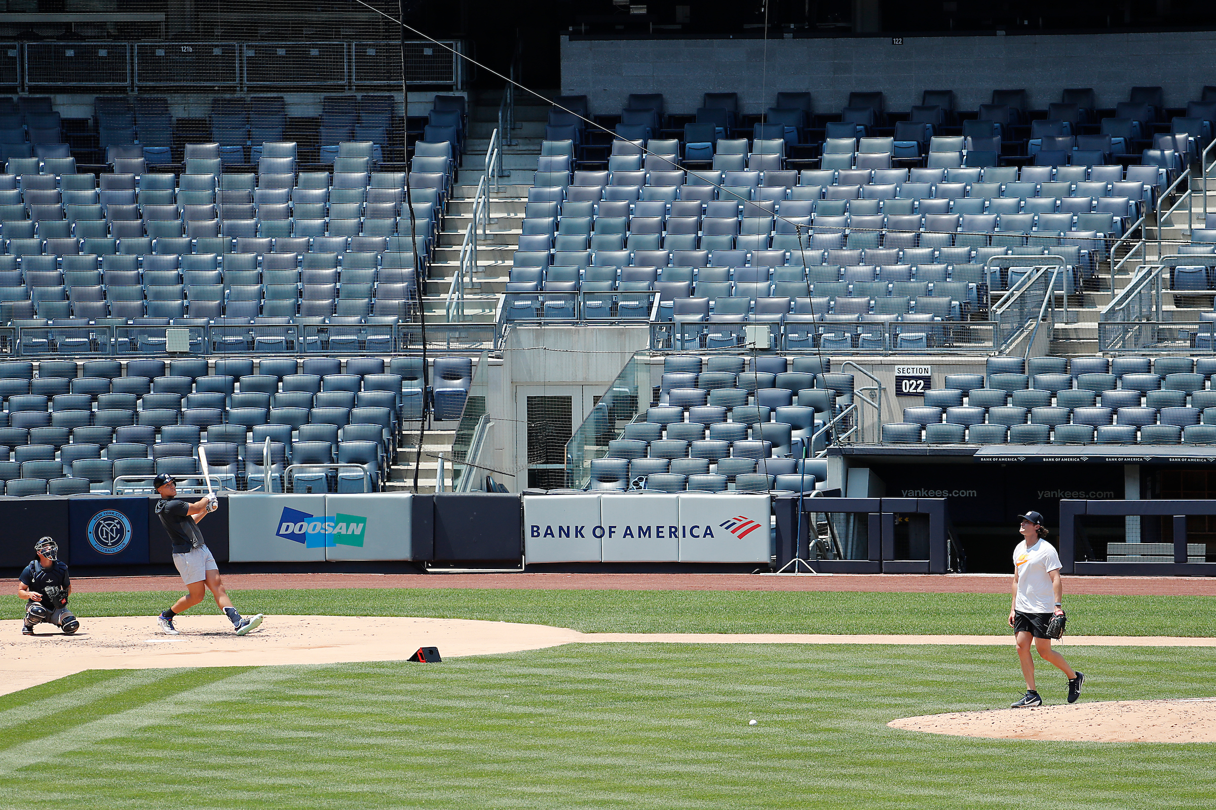 Photos: Yankees arrive for spring training 2.0