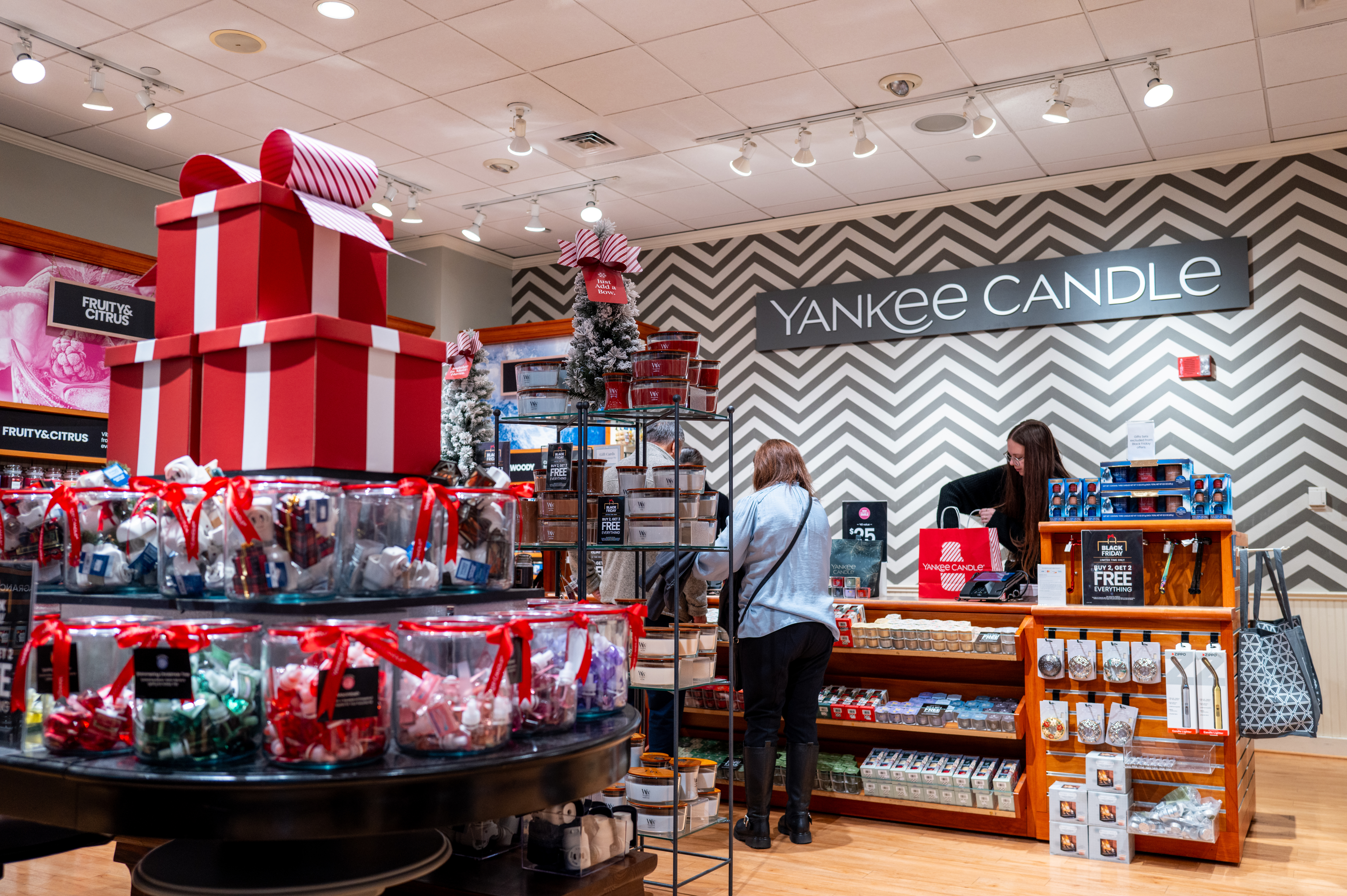 Yankee Candle will lay off 900 workers this month, close 20 stores in 2026
