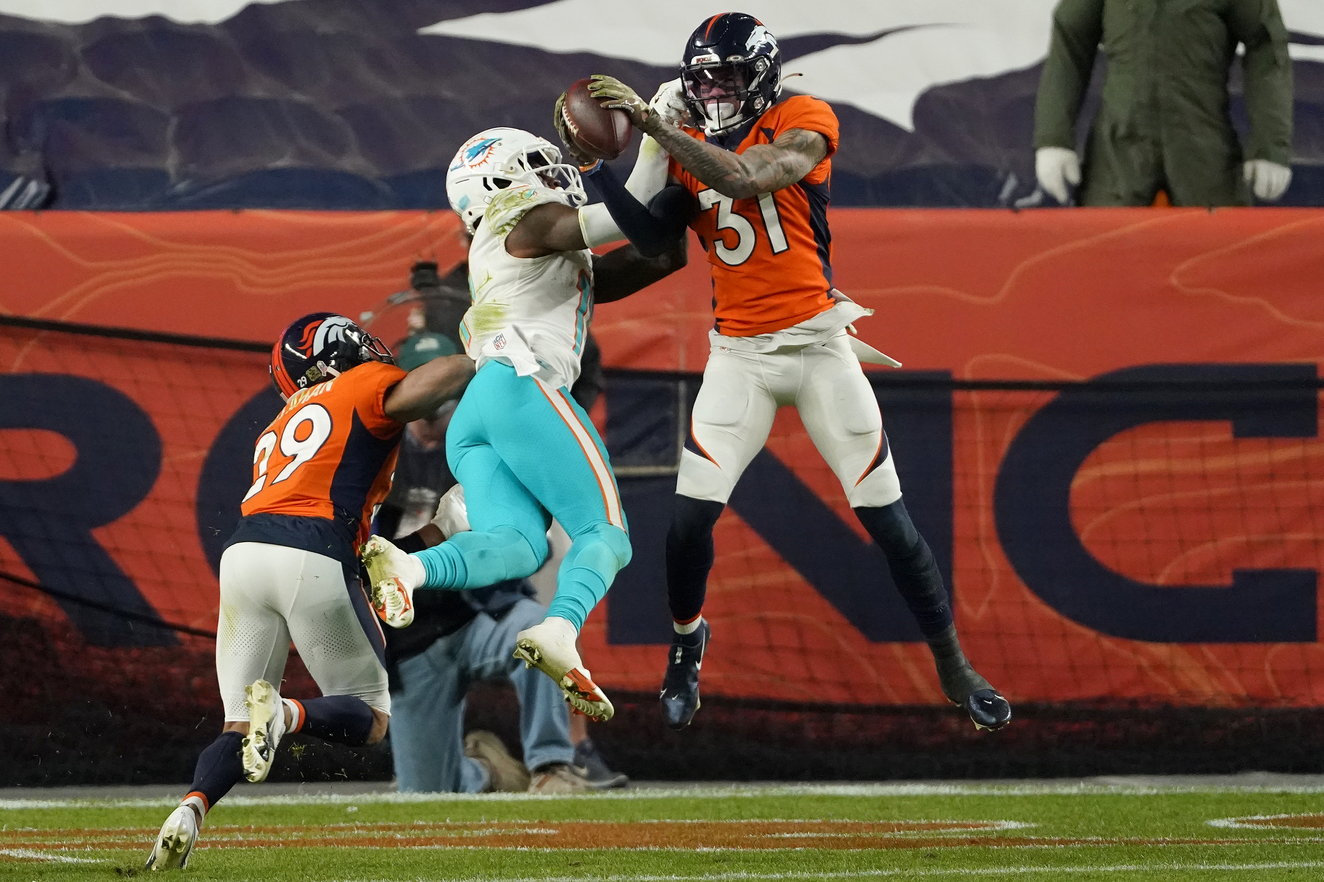 NFL free agents 2021: Yannick Ngakoue, Jadevon Clowney and the Browns'  Olivier Vernon this year's leading edge rushers 