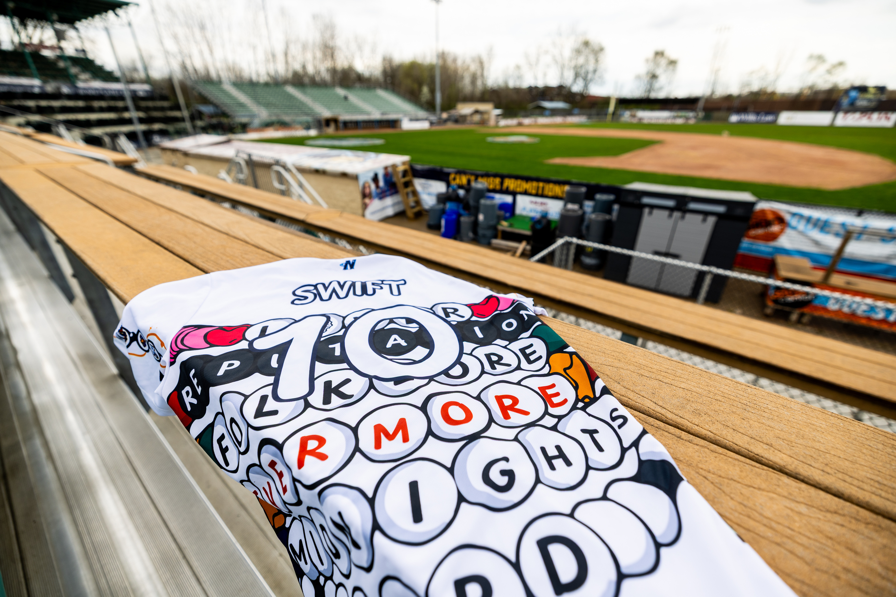 Kalamazoo Growlers unveil Taylor Swift-themed jersey