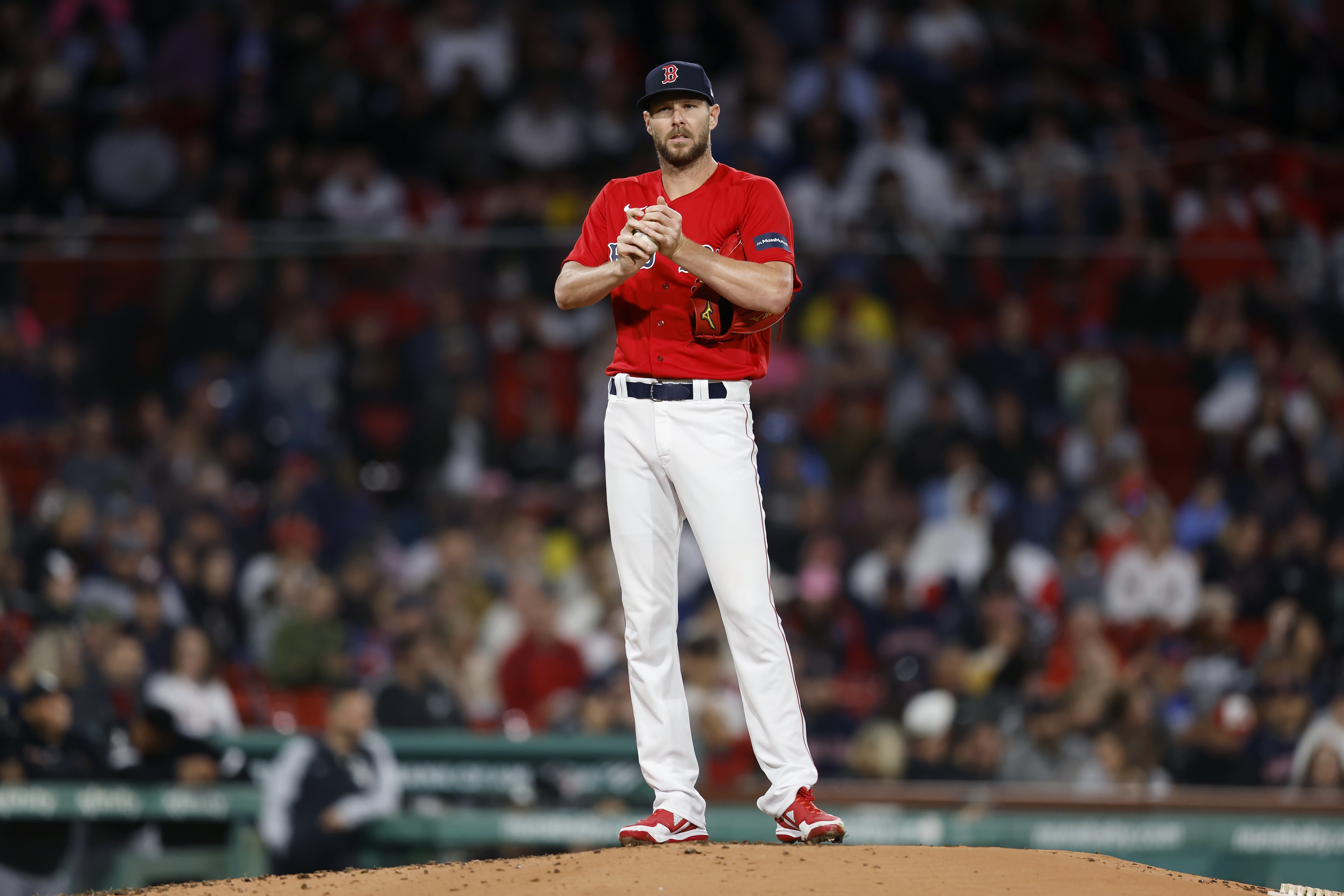 Sale throws five scoreless, Red Sox rally in eighth to beat White