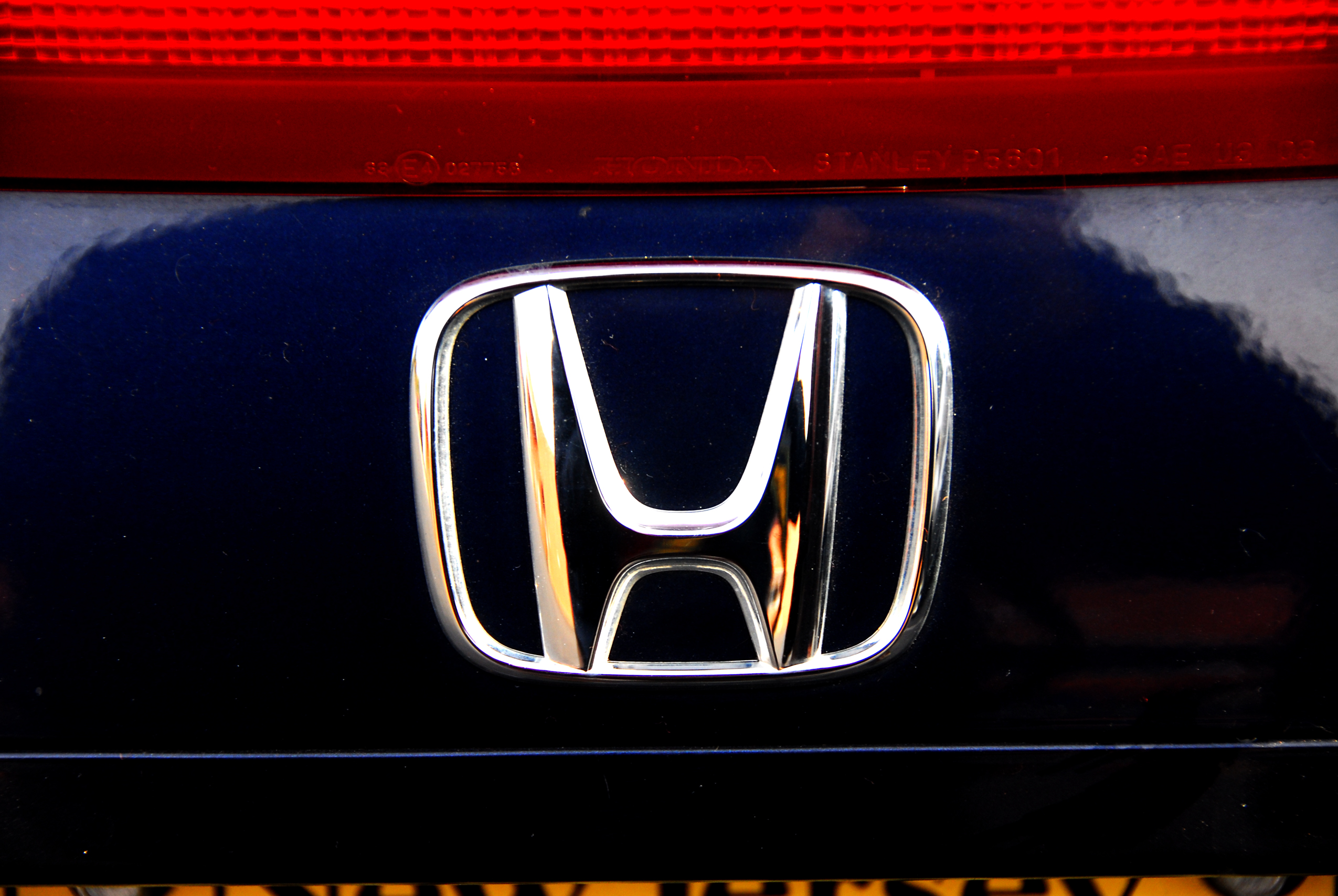 Honda recalls nearly half a million Civics due to possible wheel detachment  - al.com, image size:2550x1707