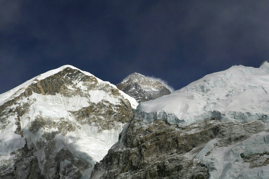 Sherpa saves Mt. Everest climber from 'death zone,' carries him