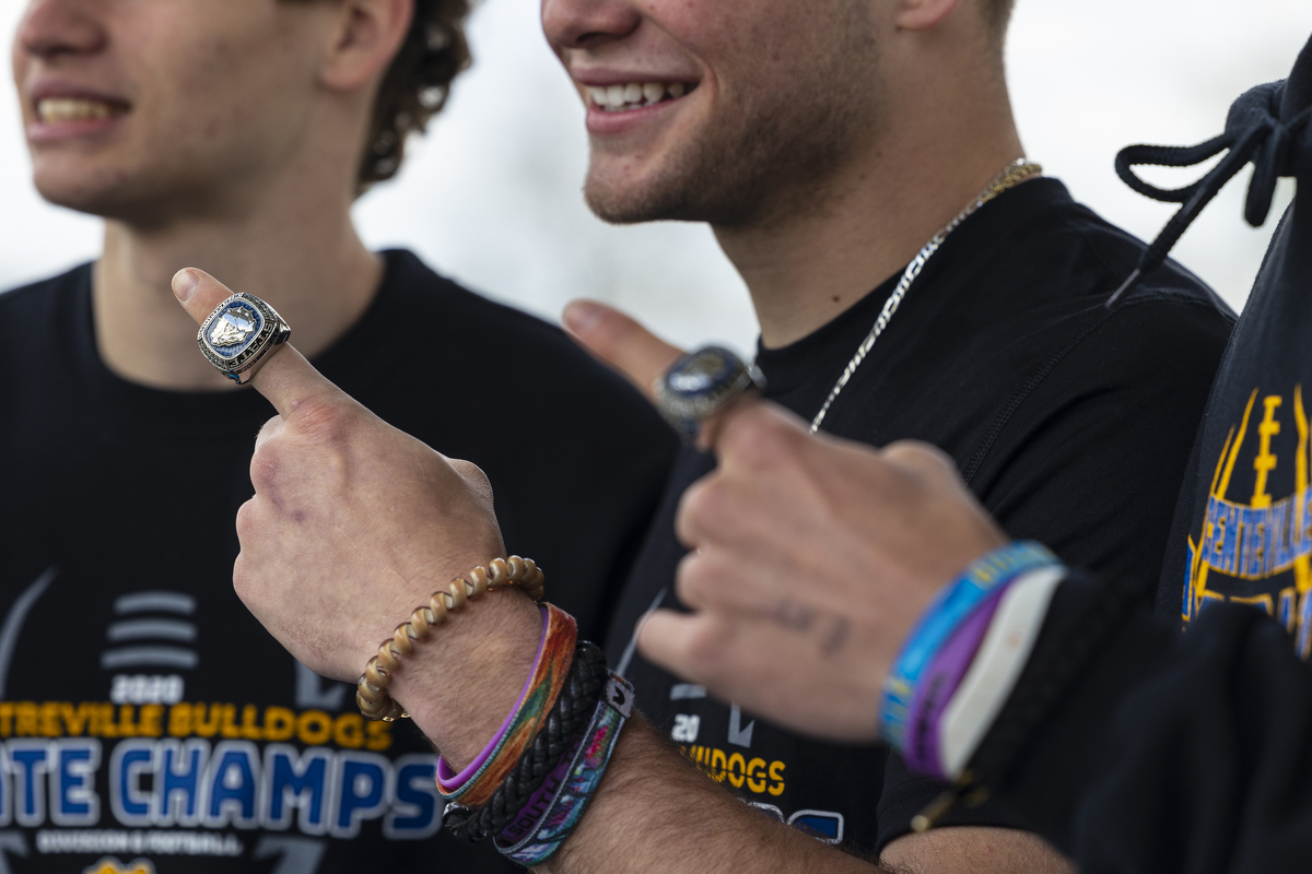 Centreville football celebrates D8 state championship with ring