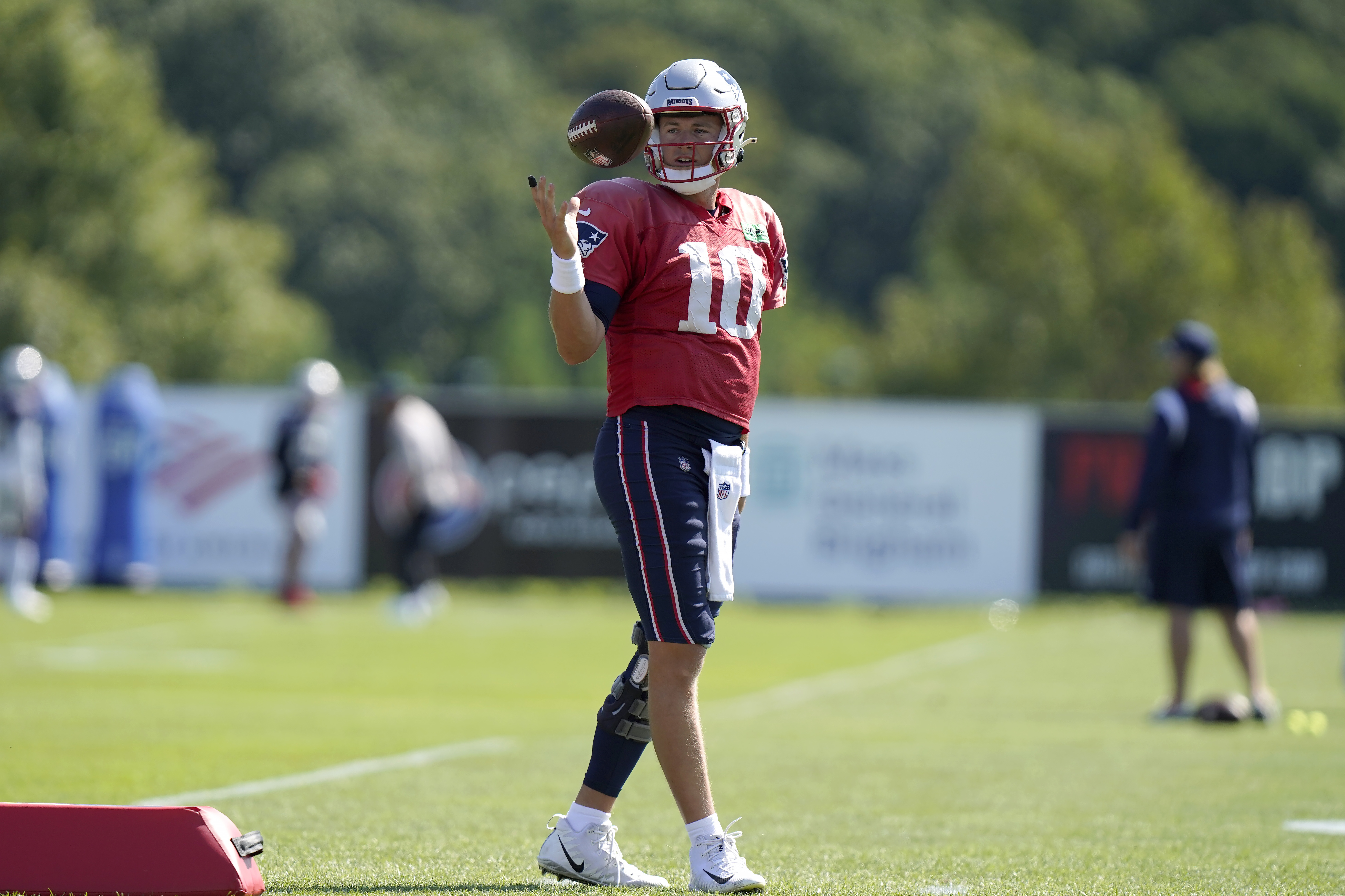 9 Patriots takeaways: Mac Jones' offense sizzles in spirited