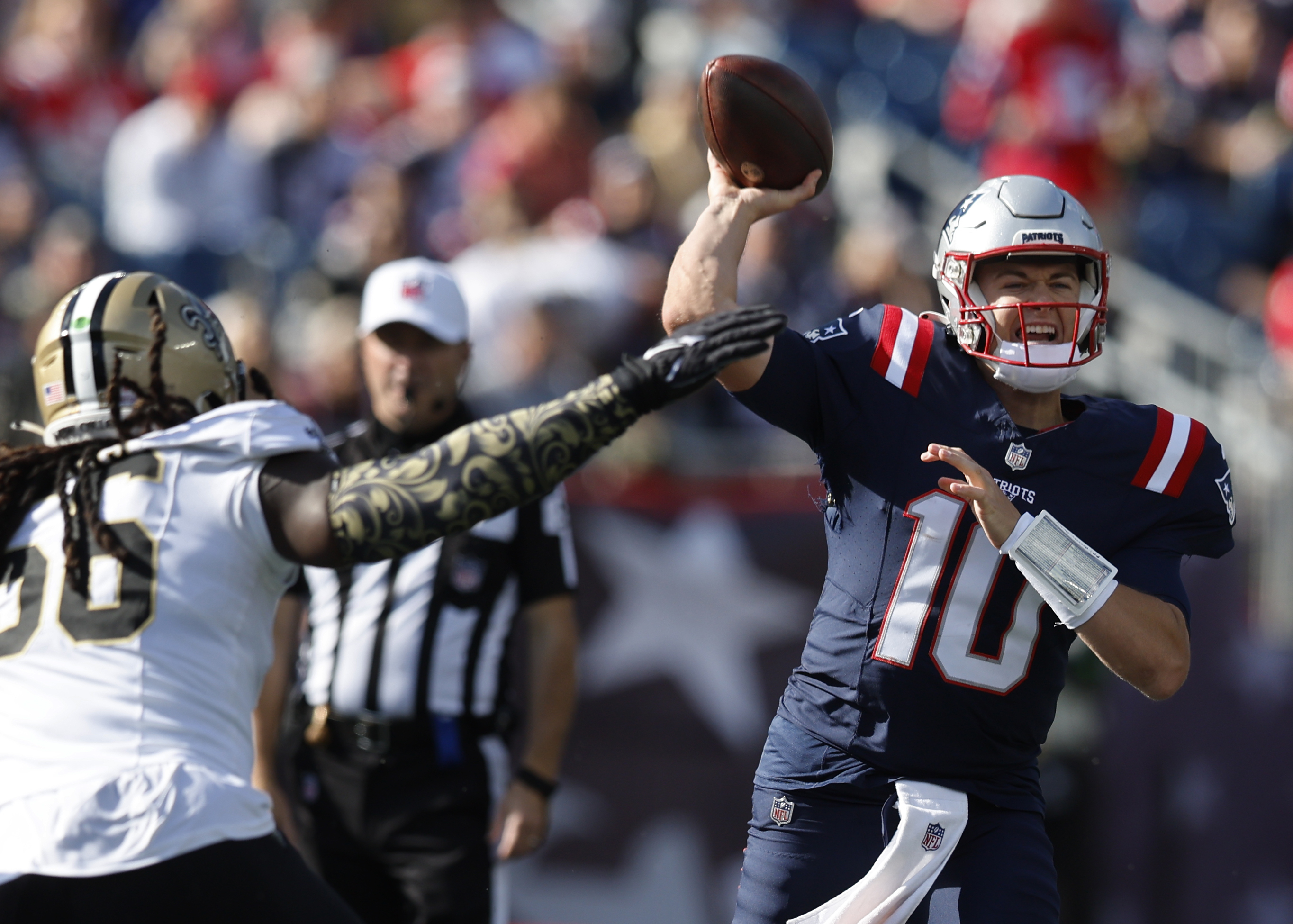 Patriots, Mac Jones don't look close to fixing offensive woes