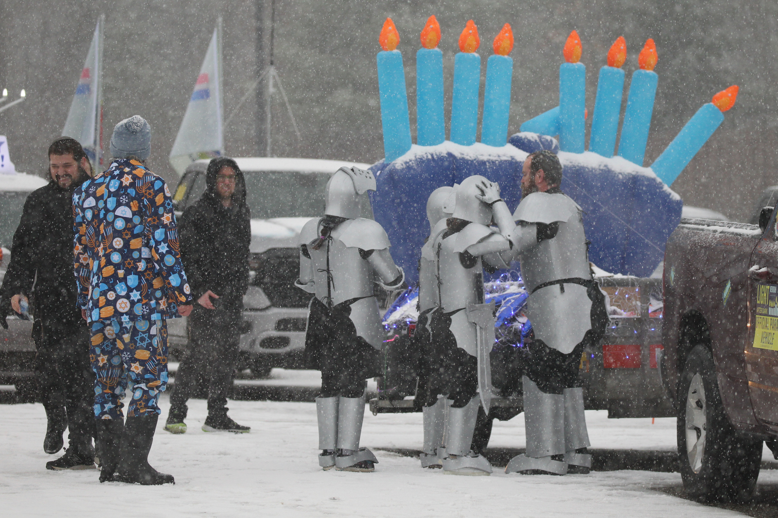 Menorah-topped cars parade through Cleveland eastern suburbs