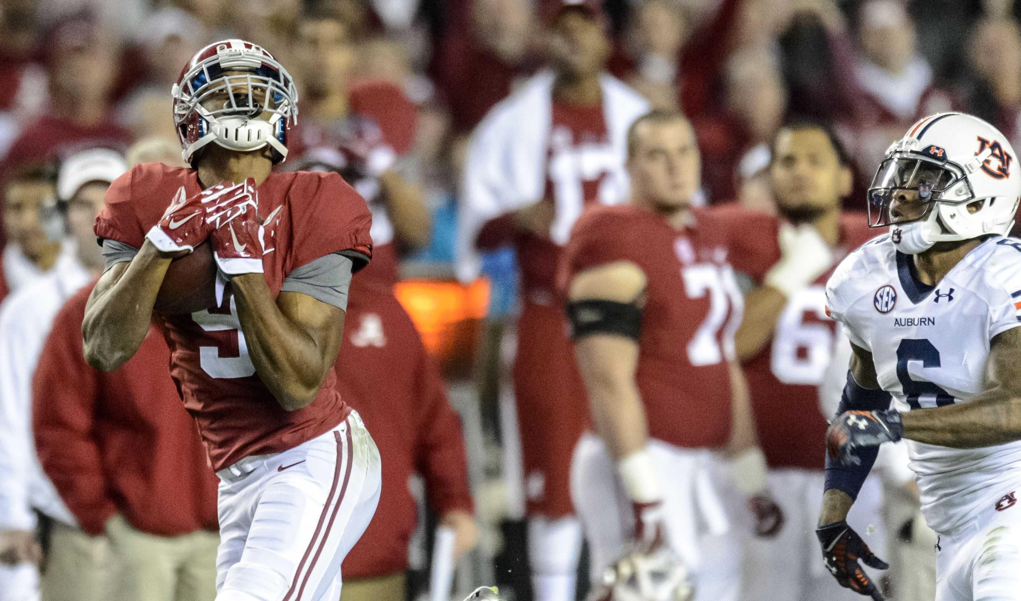 Alabama Receiver DeVonta Smith Wins the Heisman Trophy - WSJ