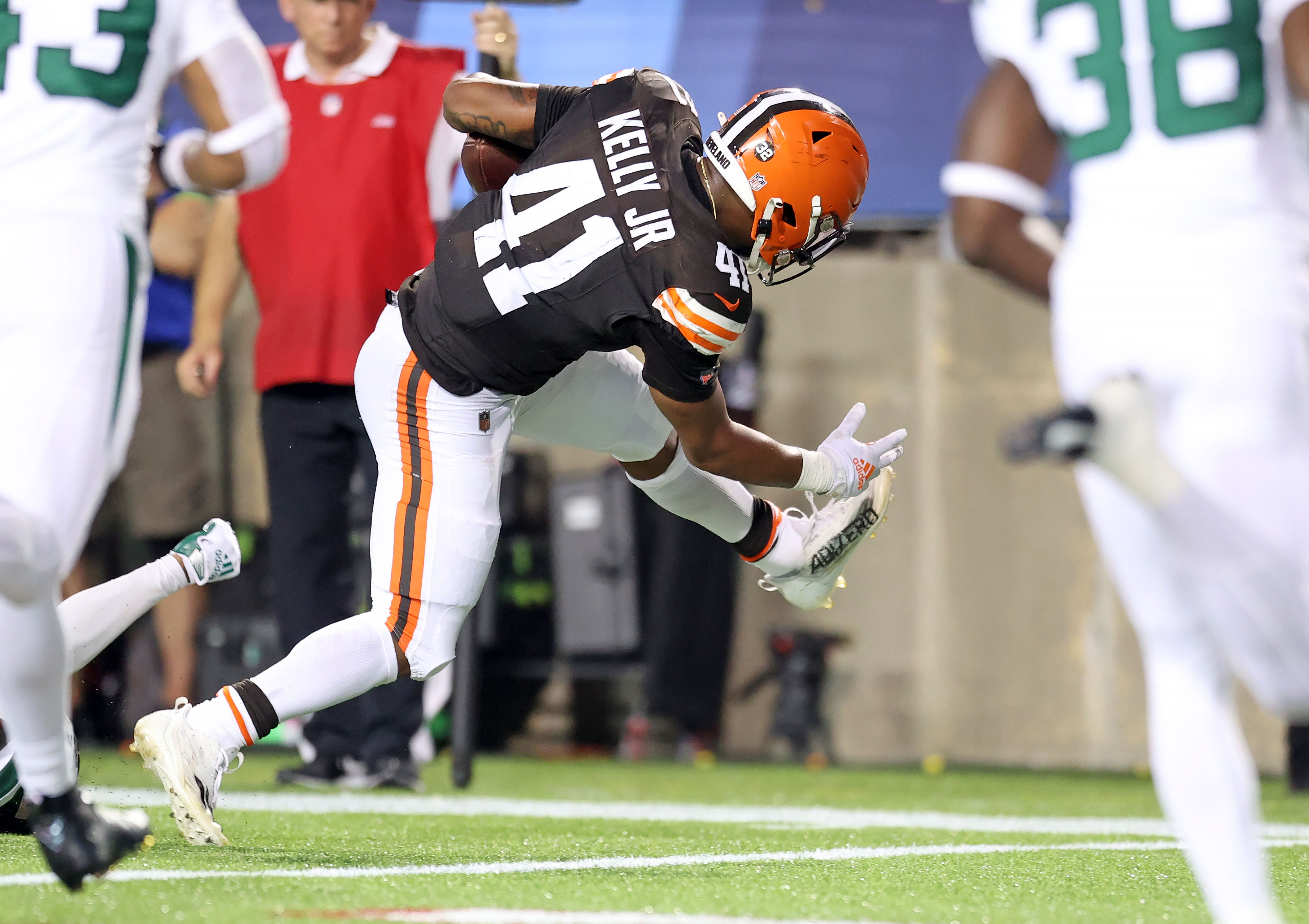 Cleveland Browns running back John Kelly Jr. (41) runs with the