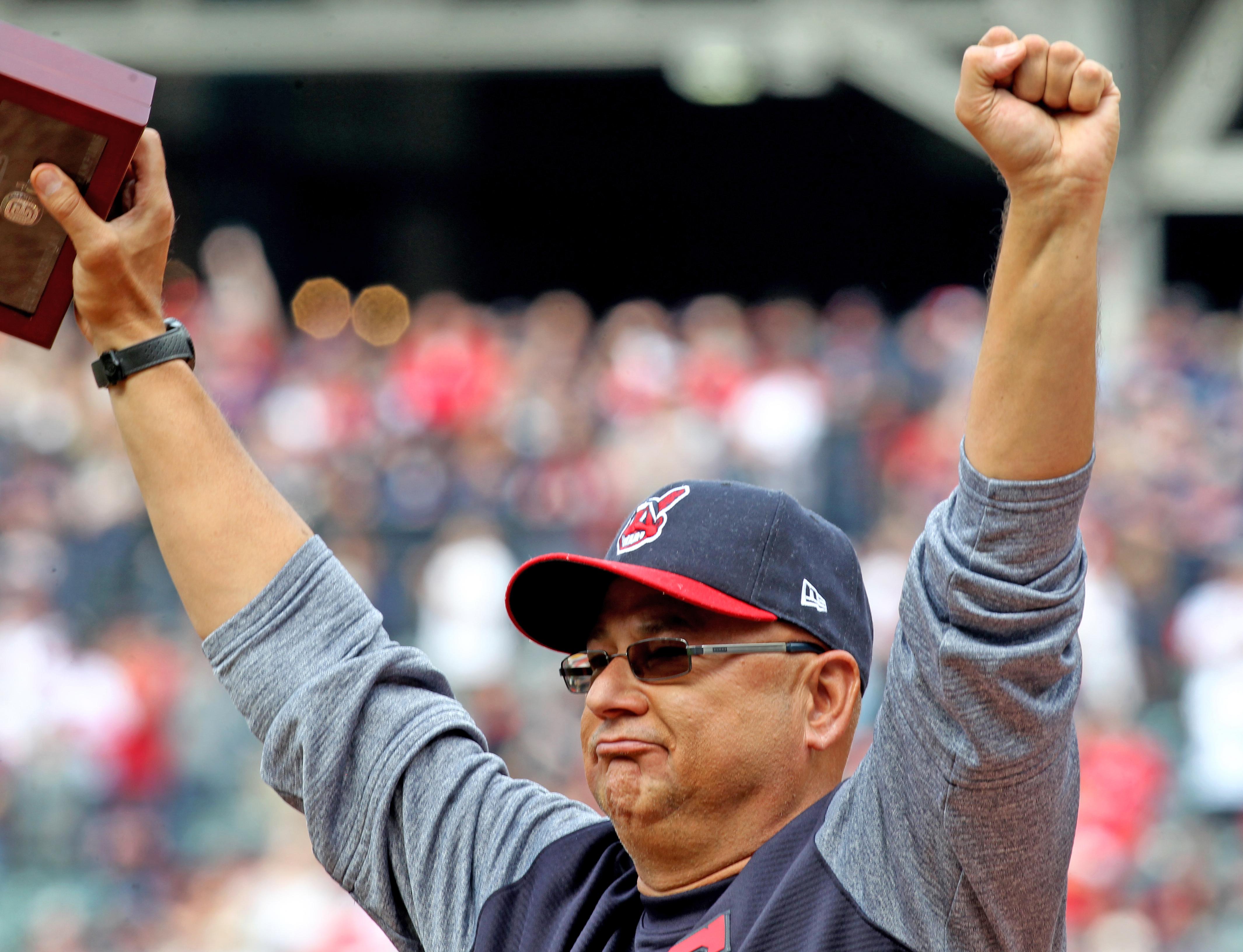 Baseball  Indians' Francona to accompany Red Sox manager during cancer  treatment