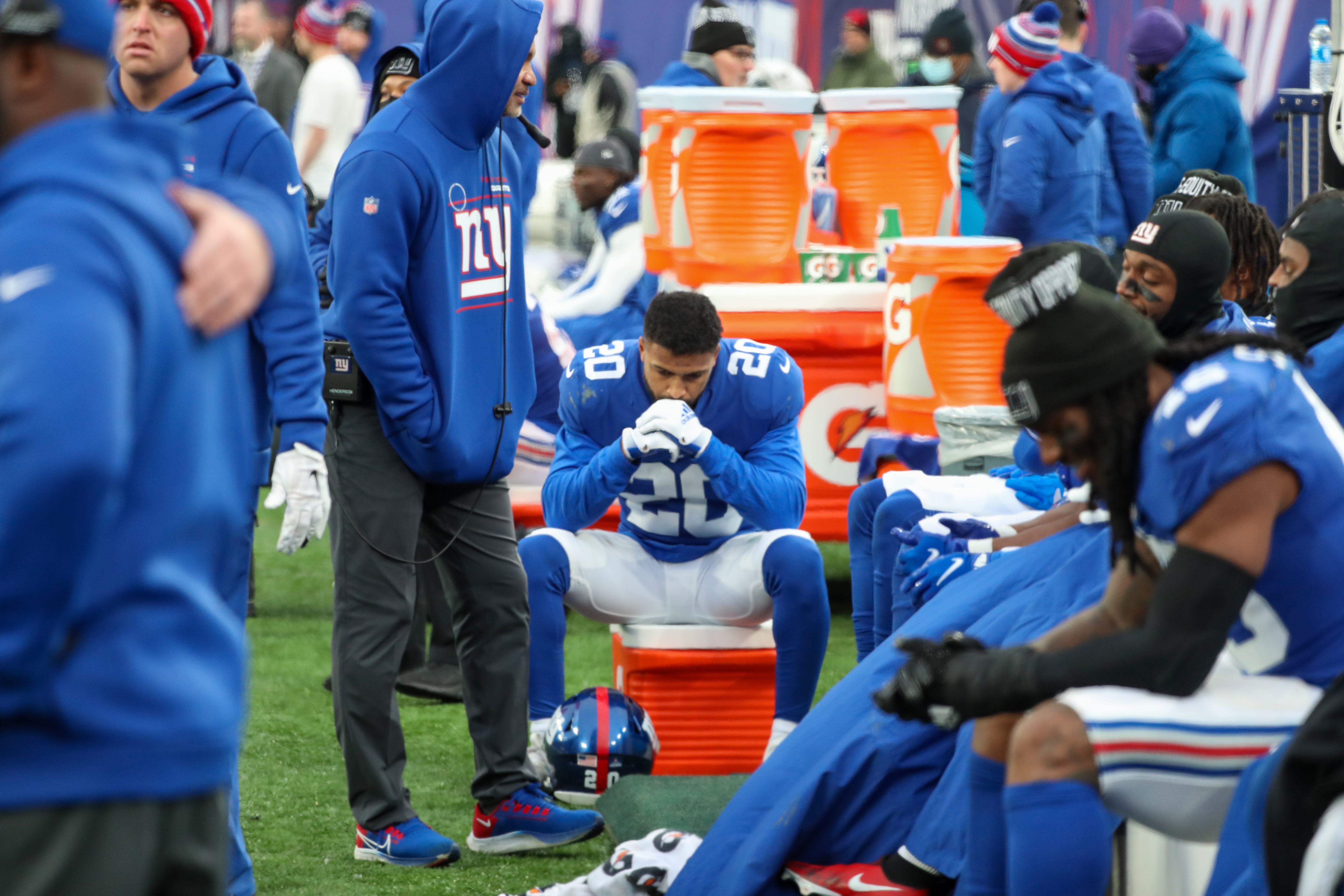 New York Giants cornerback Julian Love (20, center) sits on the Giants bench late in the fourth quarter against the Washington Football Team on Sunday, Jan. 9, 2022 in East Rutherford, N.J. Washington won, 22-7.