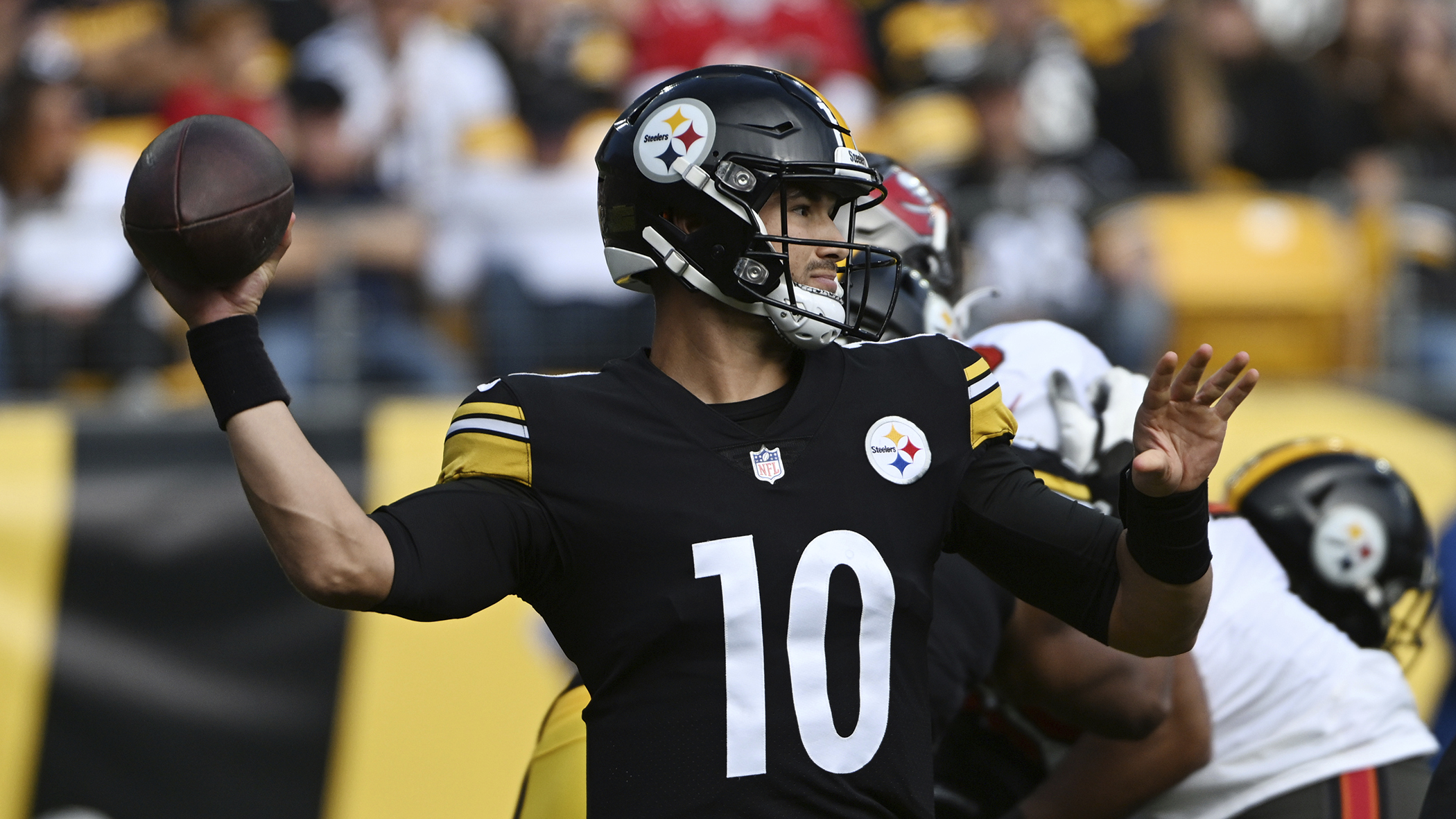 Steelers stun Brady, Bucs 20-18