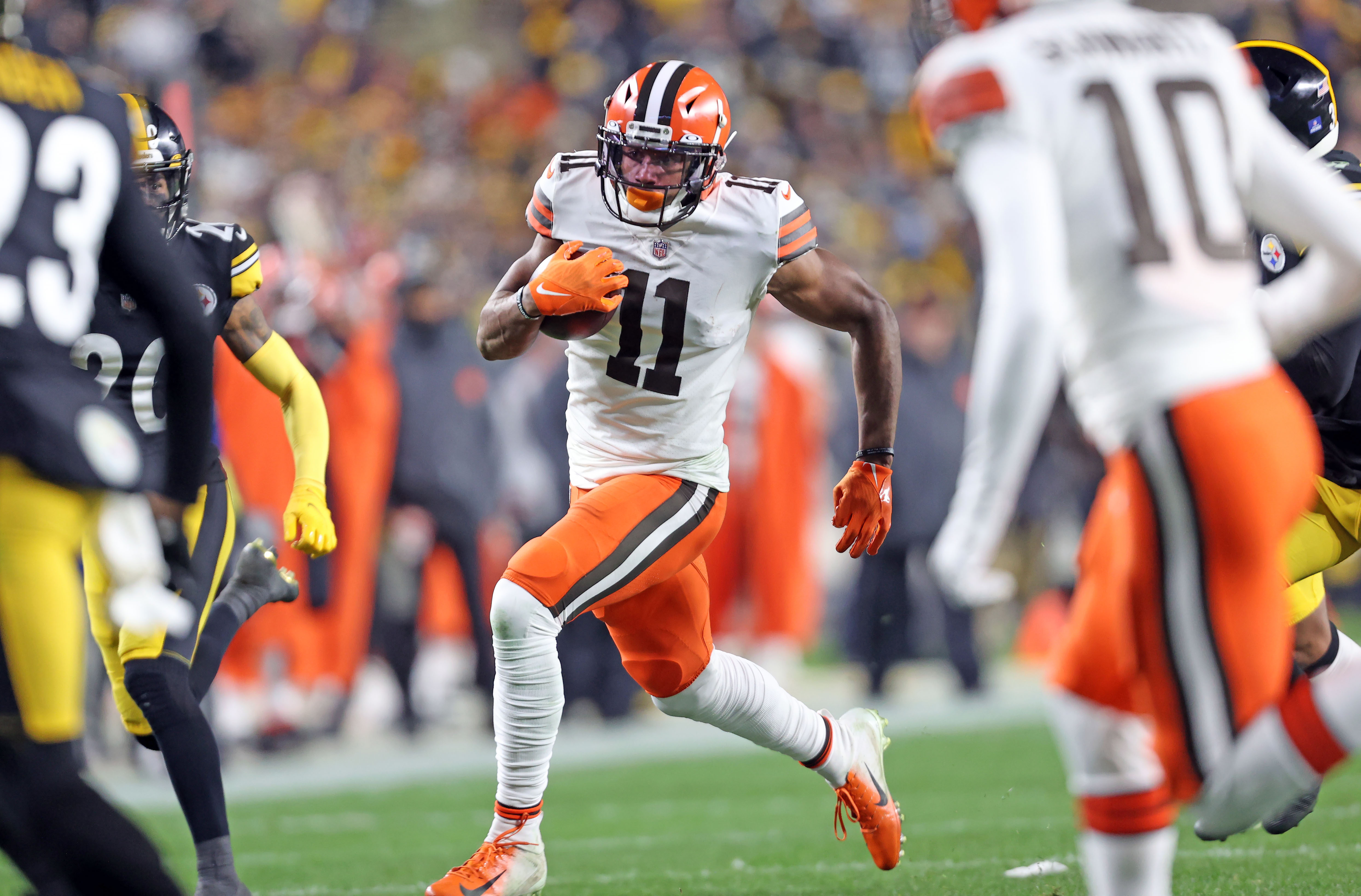 NFL rumor: Before signing Kareem Hunt, Browns looked into trade, practice  squad RB - Dawgs By Nature