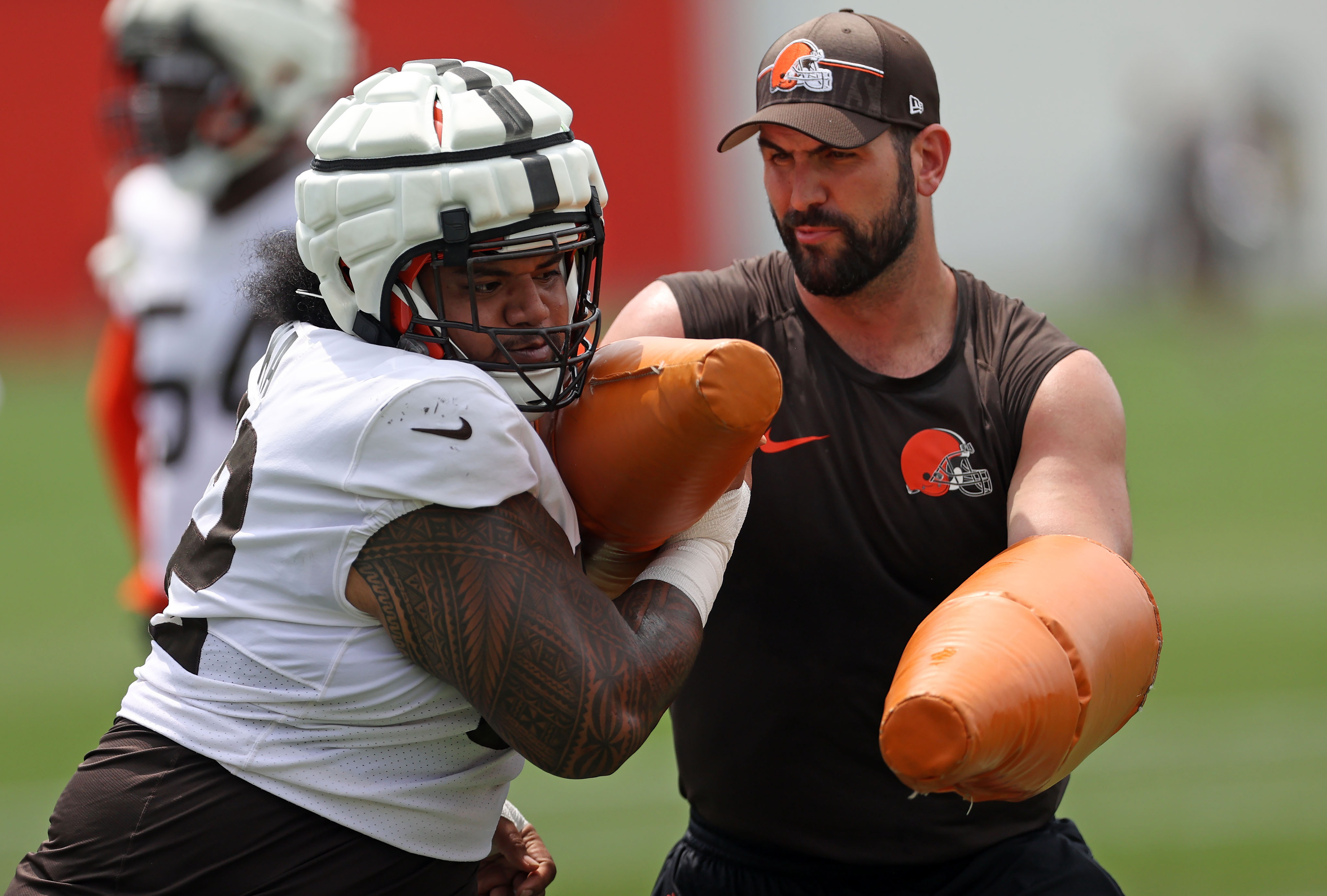 Deshaun Watson's GF Wraps Legs Around Quarterback At Browns Camp