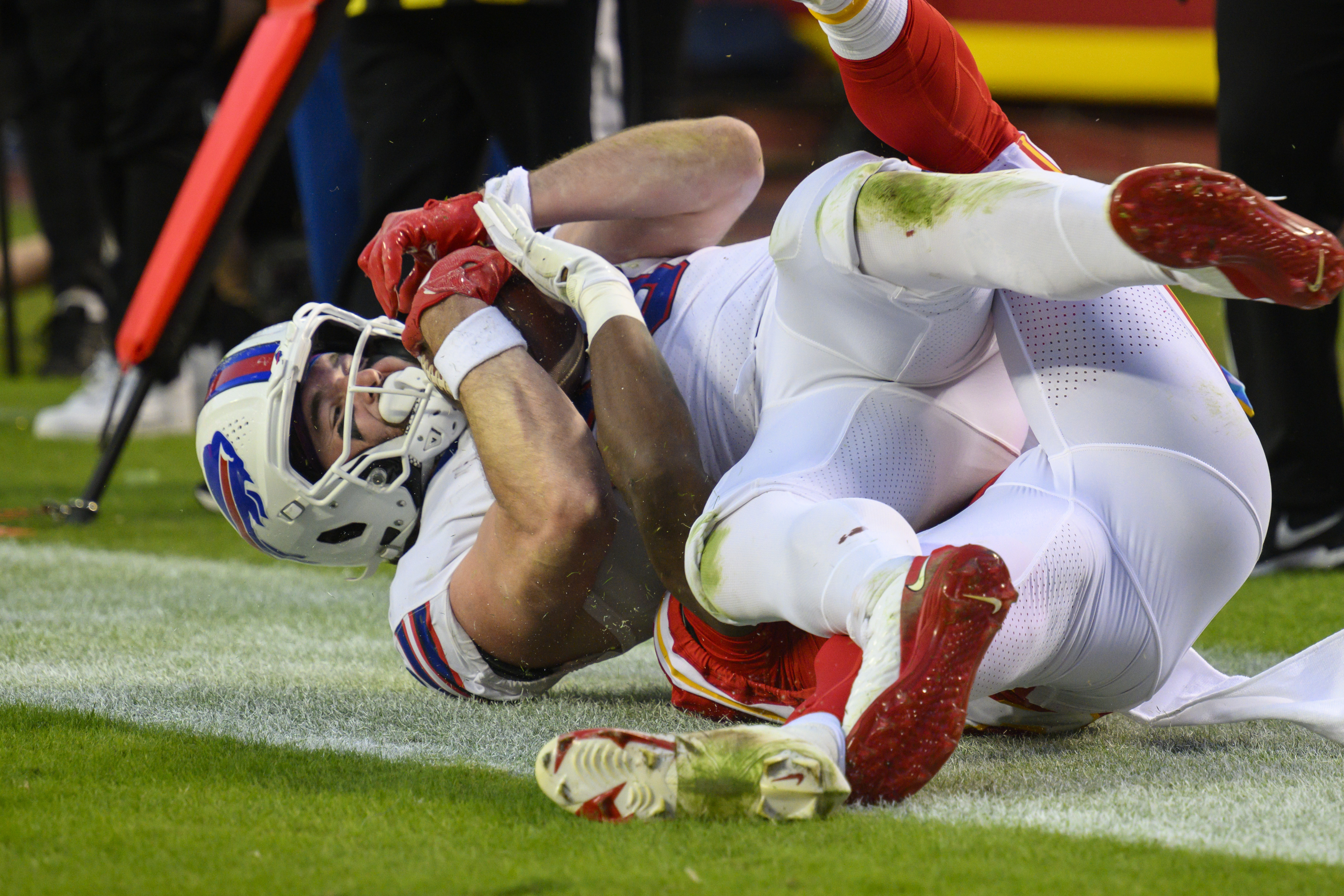 Buffalo Bills tight end Dawson Knox (88) is tackled by Kansas City