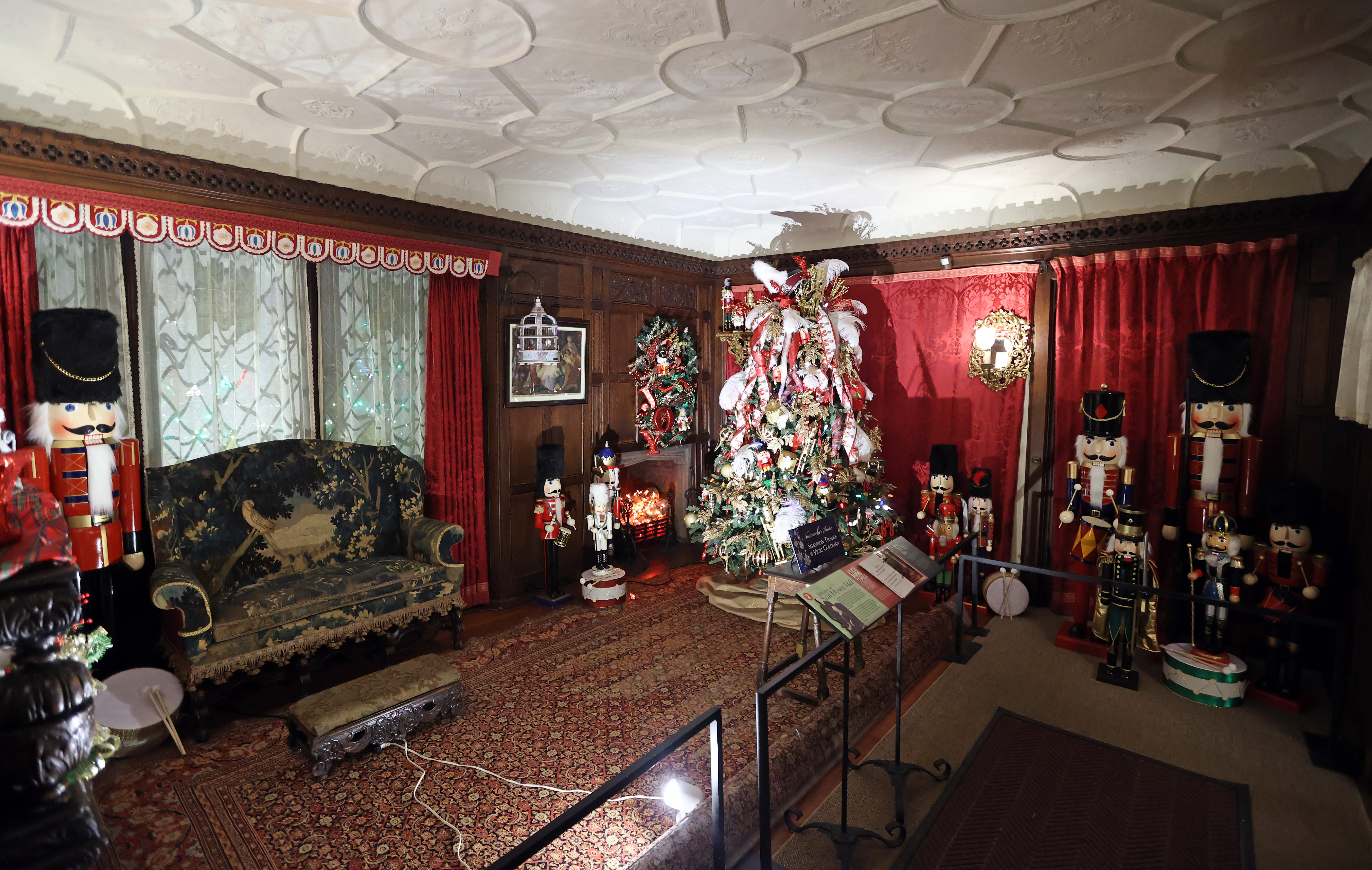 Deck The Halls Derian House