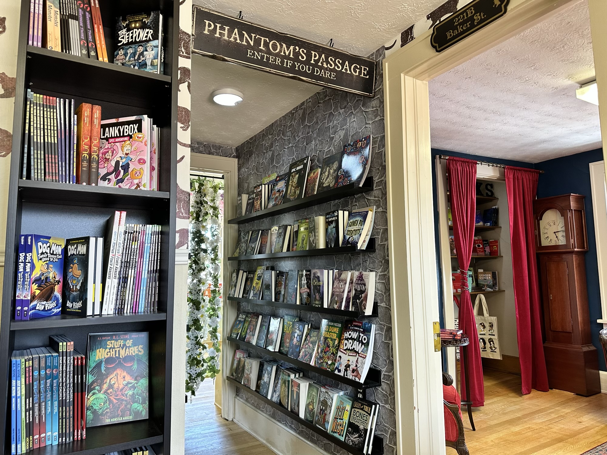 Medina couple opens Black Cat Books & Oddities, the cool, quirky new  bookstore you've seen on TikTok 