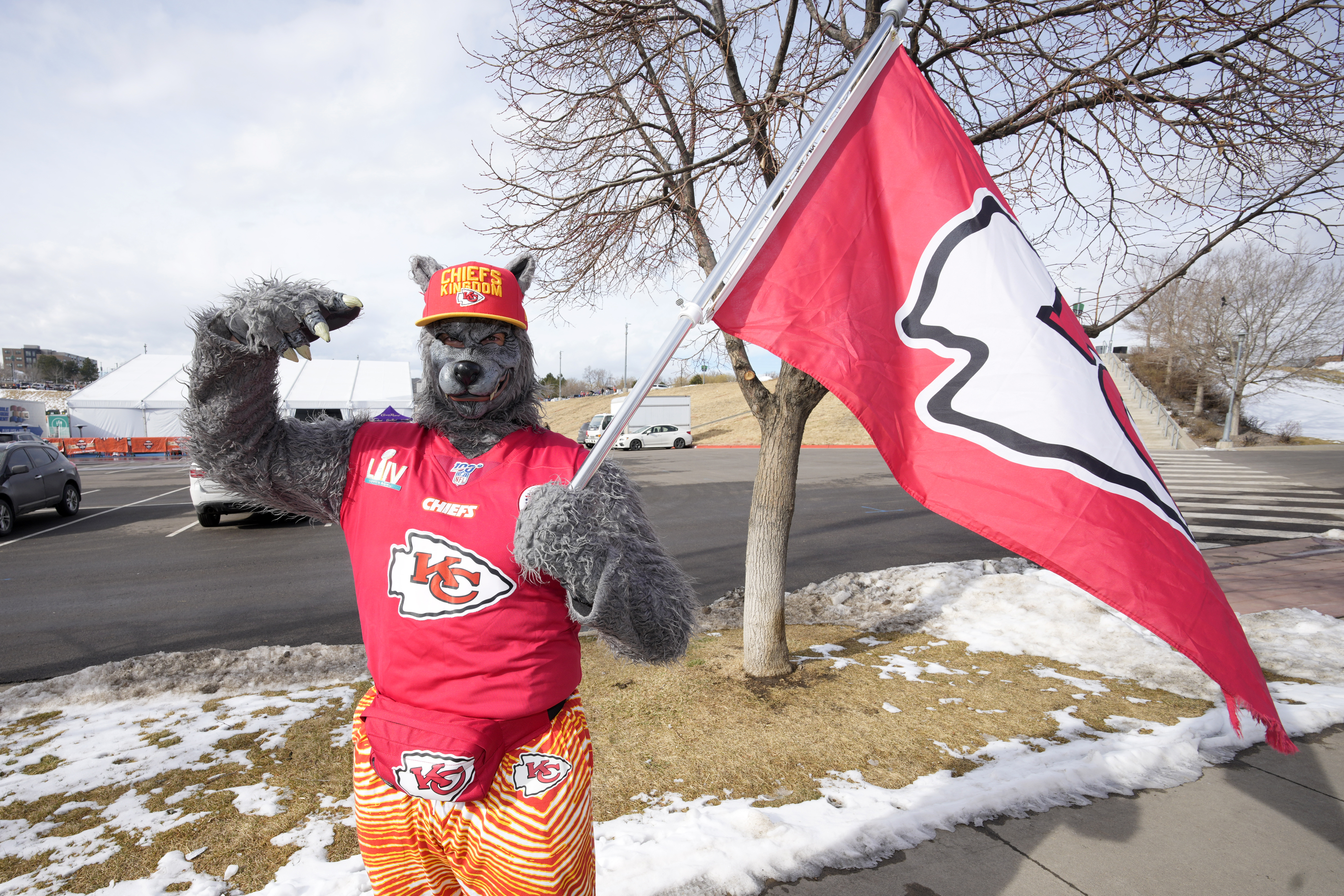 KC Chiefs mascot hurt during practice at Arrowhead