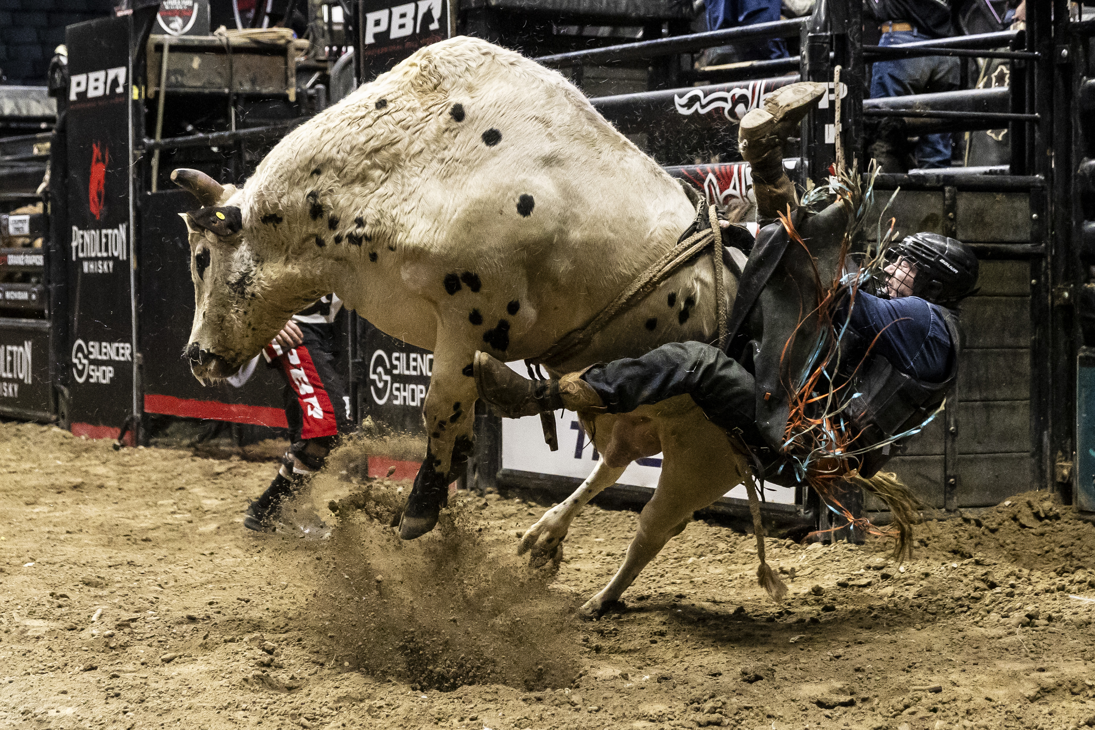 World’s best bull riders compete in Grand Rapids - mlive.com
