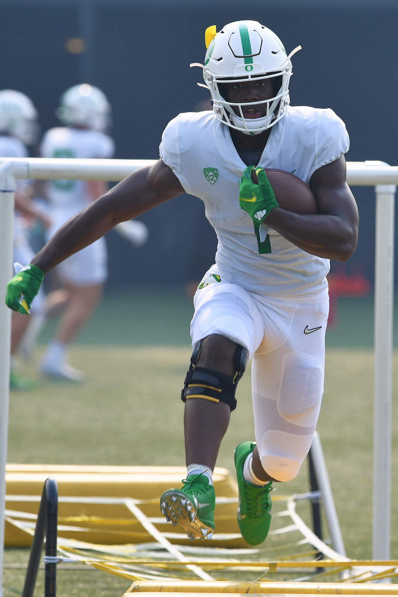 Oregon Ducks offensive lineman T.J. Bass signs as undrafted free