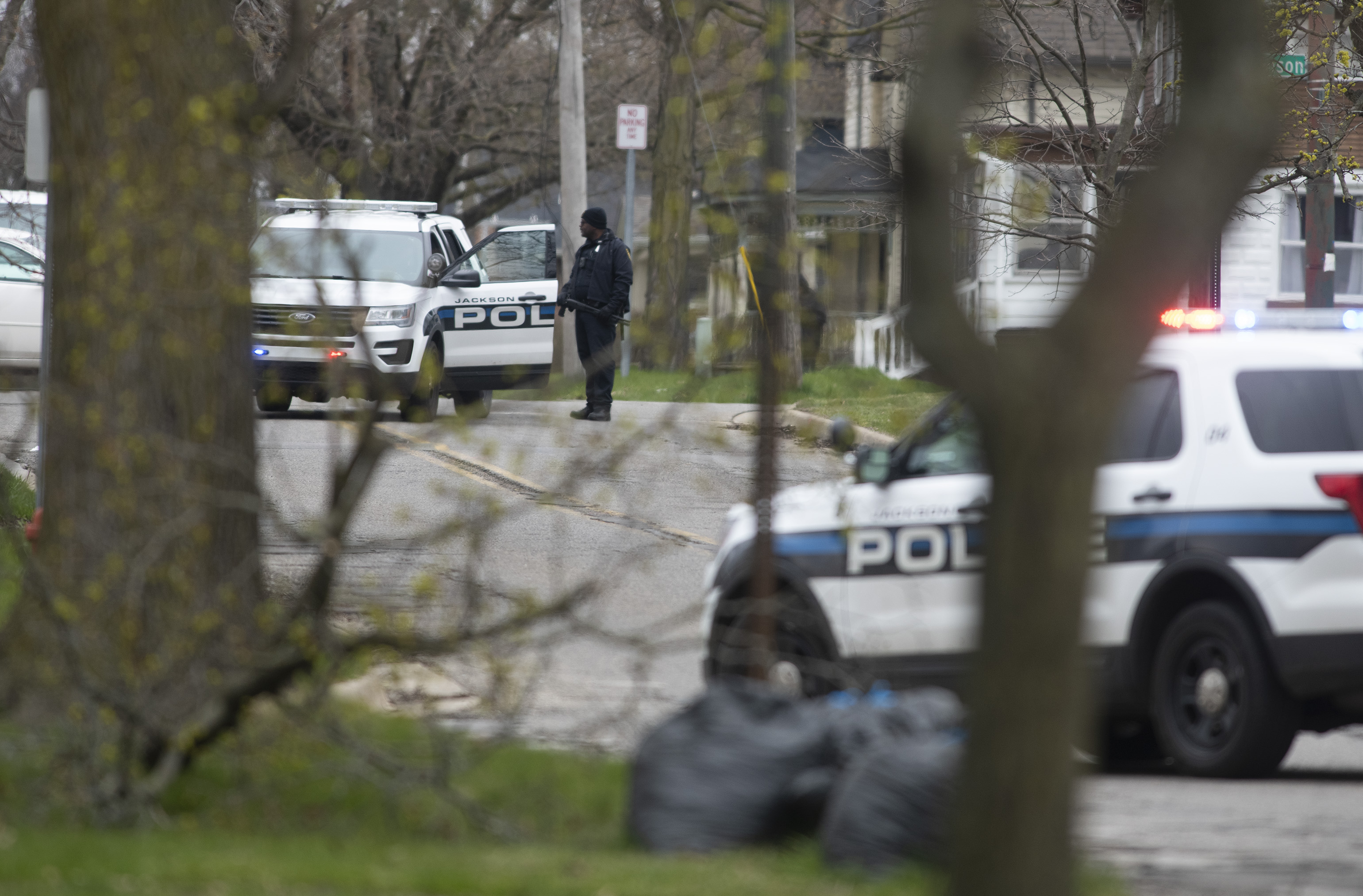 Police respond to standoff situation in Jackson - mlive.com