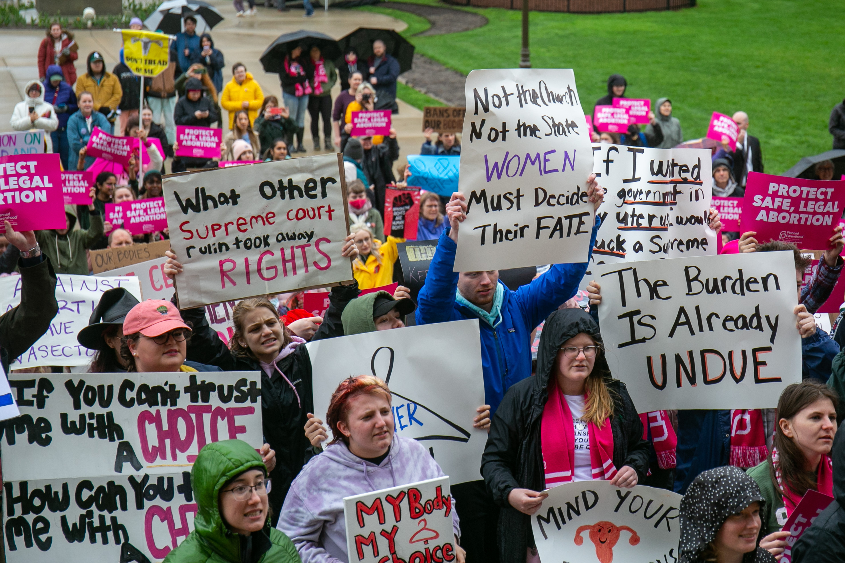 Protesters Rally At The Michigan Capitol In Support Of Abortion Rights ...