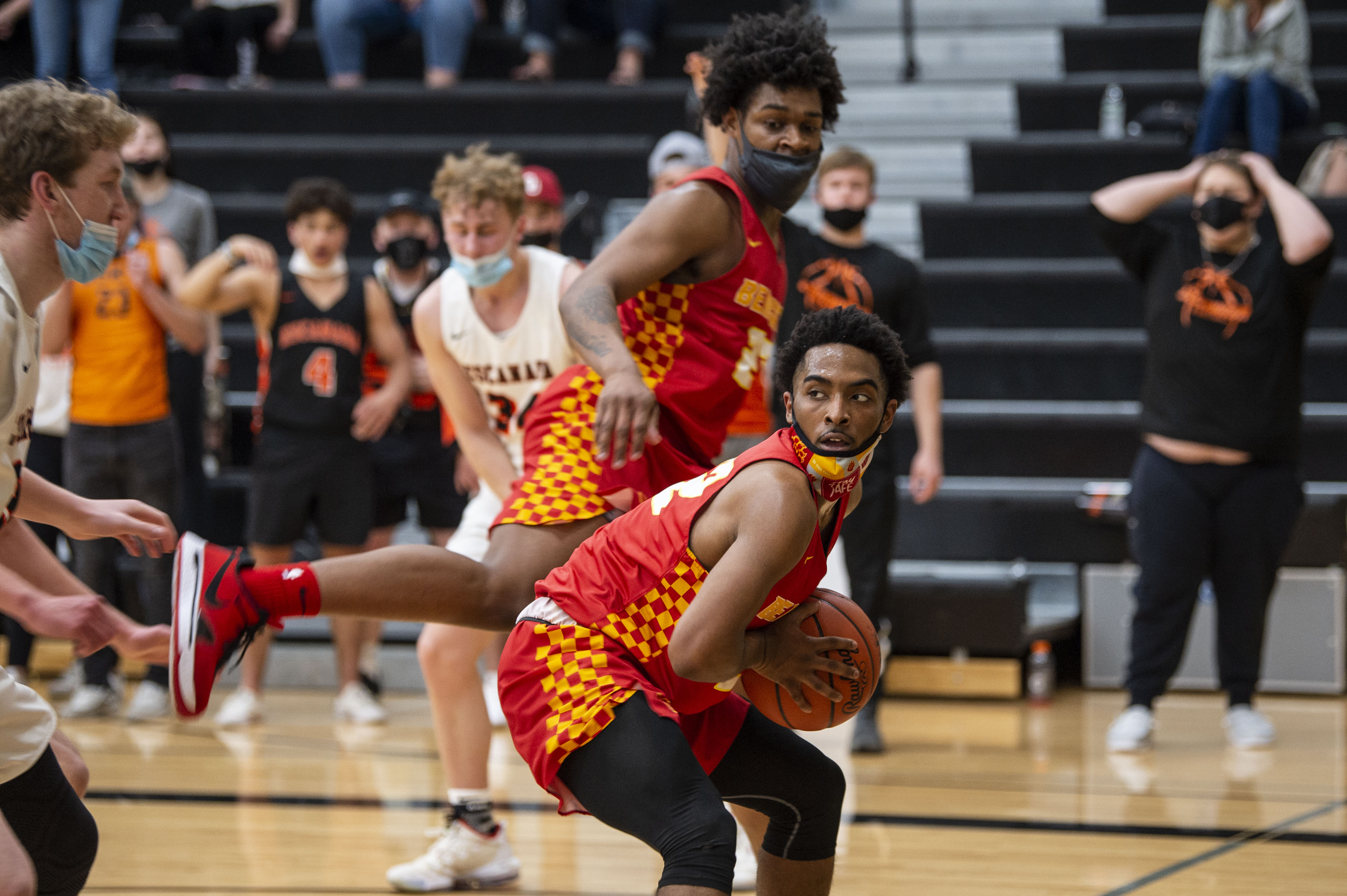 Bridgeport defeats Escanaba in Division 2 boys basketball