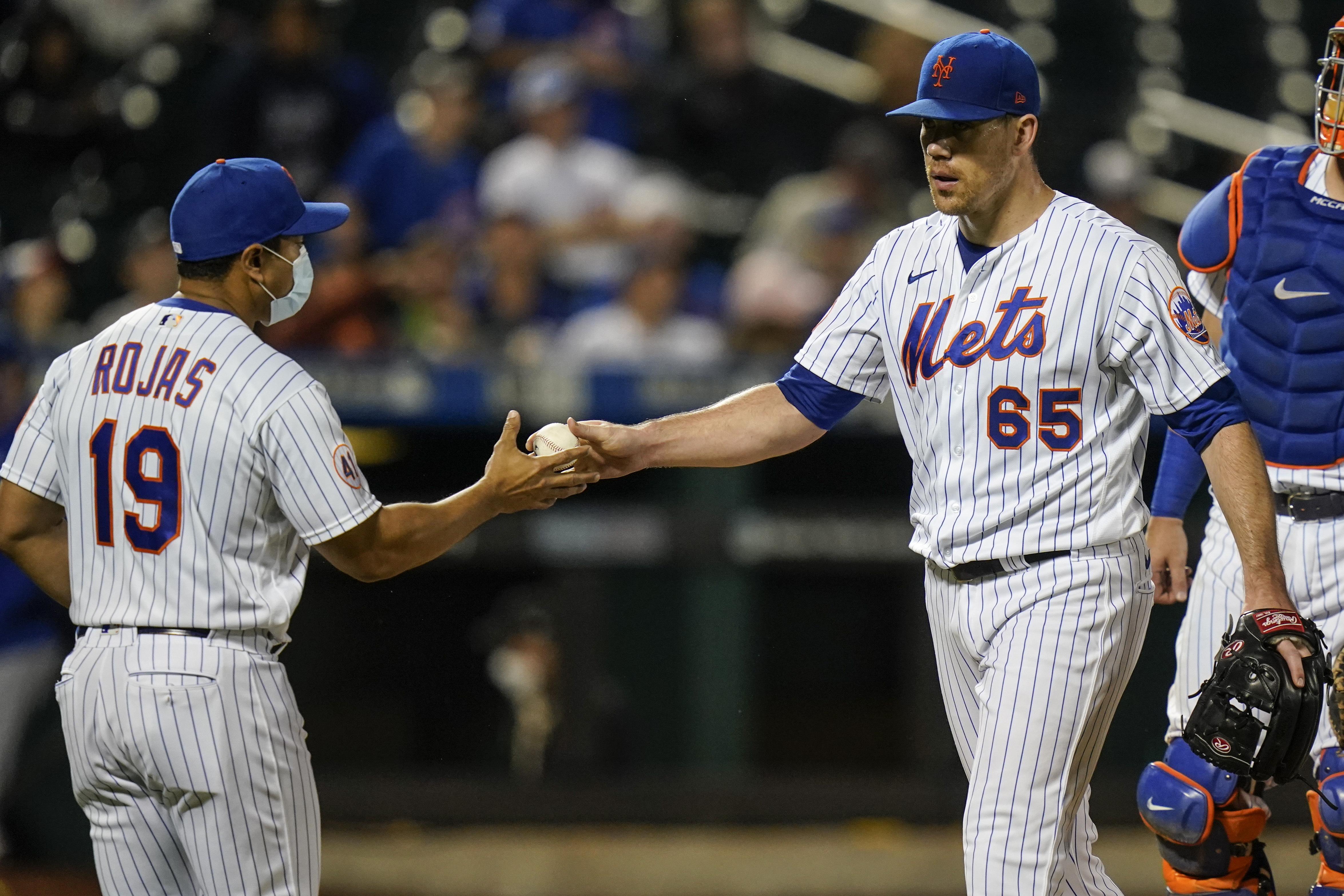 New York Mets Relievers Caught With Sticky Hands - Sports