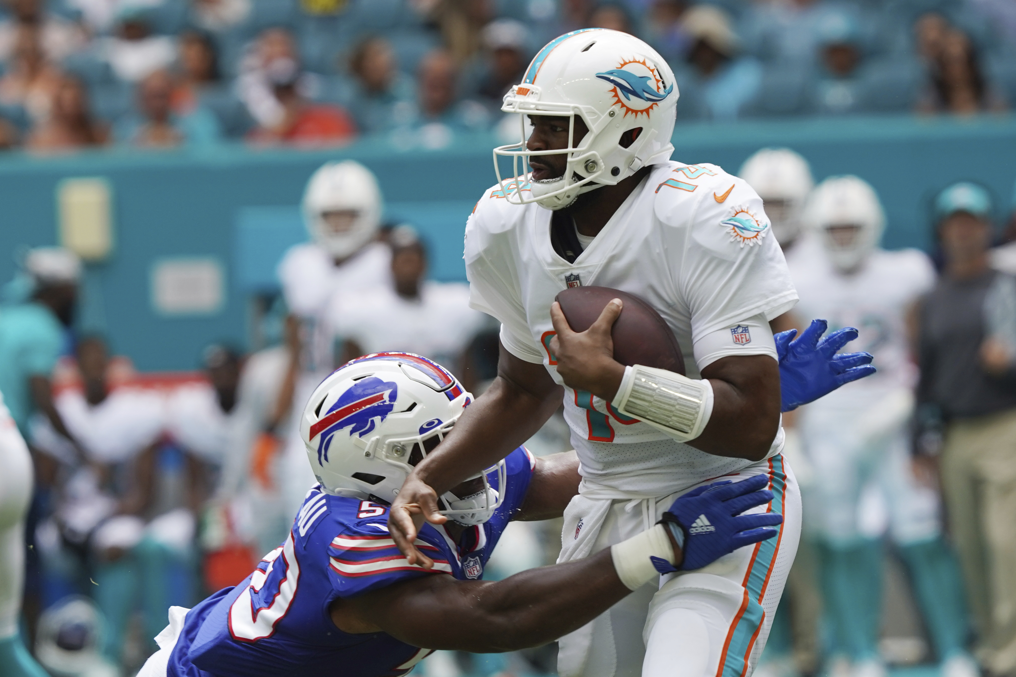 Buffalo Bills wide receiver Isaiah McKenzie (19), runs with the football,  during the second half at an NFL football game against the Miami Dolphins,  Sunday, Nov. 17, 2019, in Miami Gardens, Fla. (