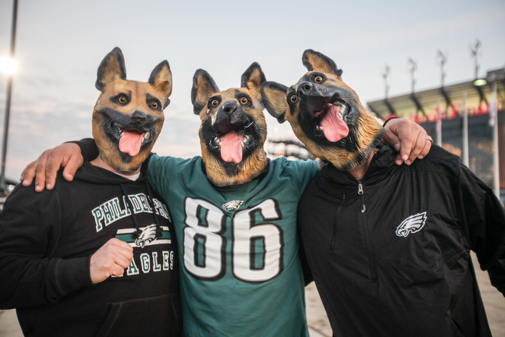 Eagles fan who owns a drive-in will host a tailgate and watch party for  Sunday's game 