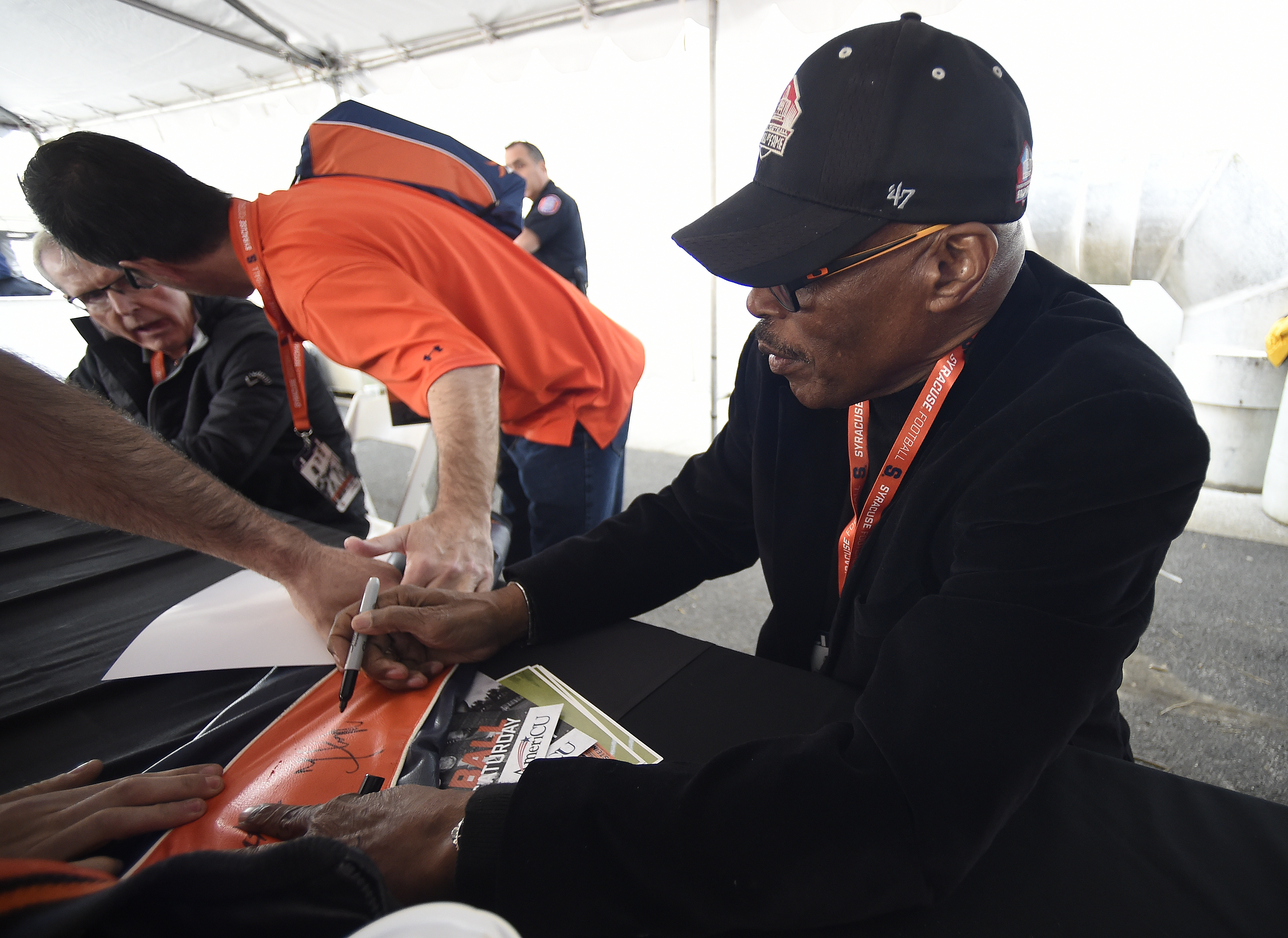 Syracuse Mets annual garage sale helps make memories for baseball fans  young and old