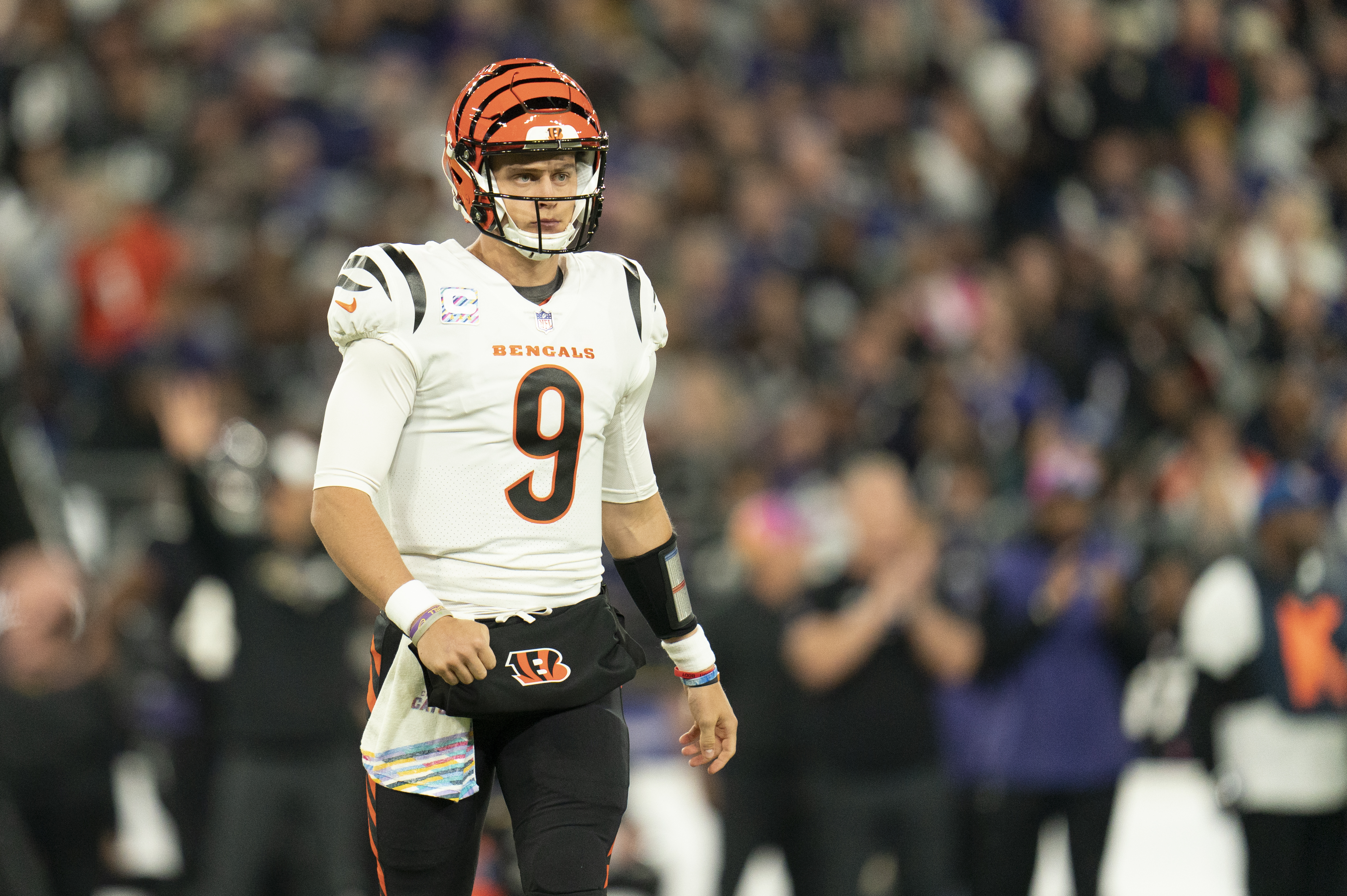 VIDEO: Joe Burrow Makes Perfect Outfit Choice for Arrival at Superdome