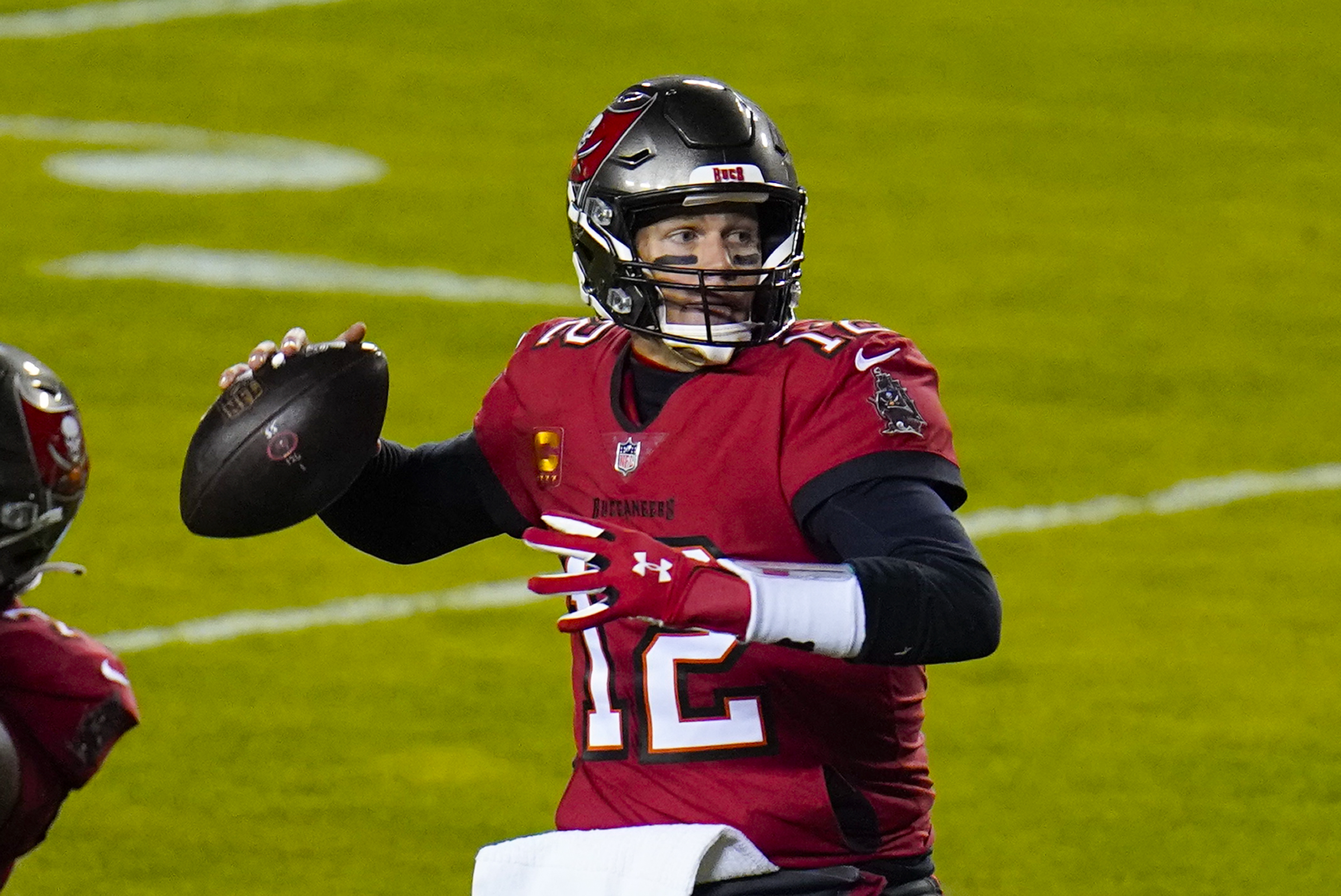 Tom Brady touchdown throw to Leonard Fournette gives Bucs early lead - NBC  Sports