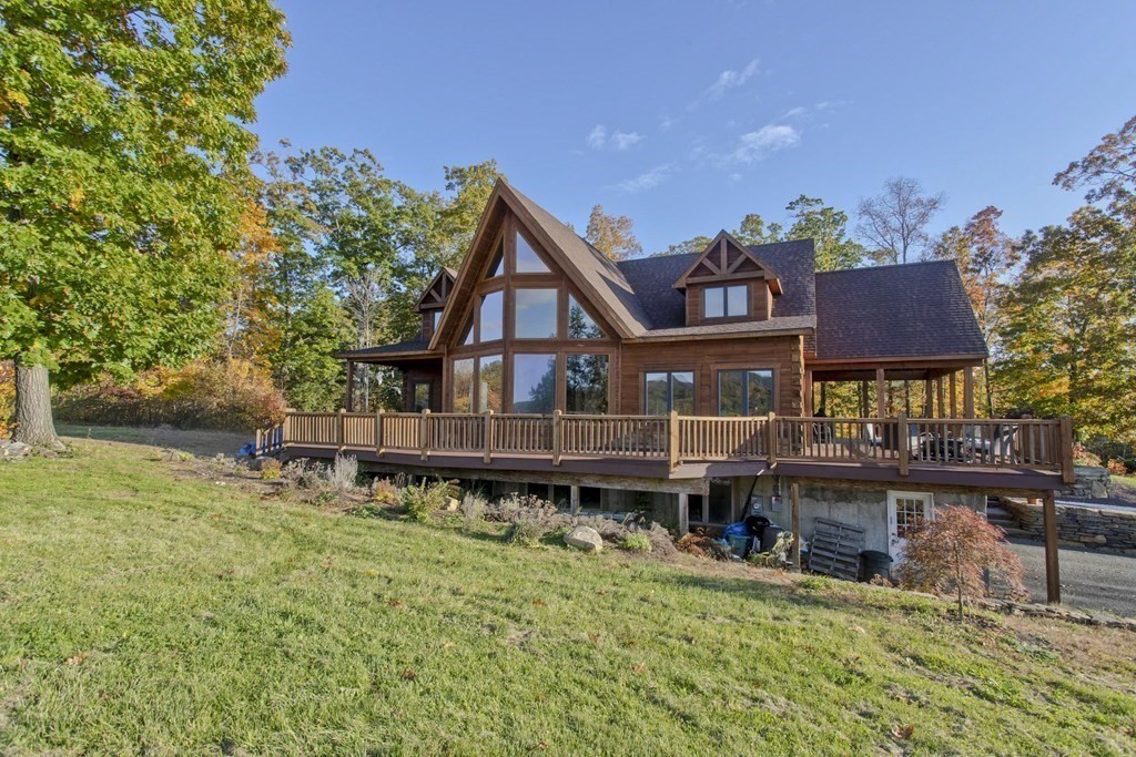 House of the Week: Log built home has cathedral ceilings, custom ...