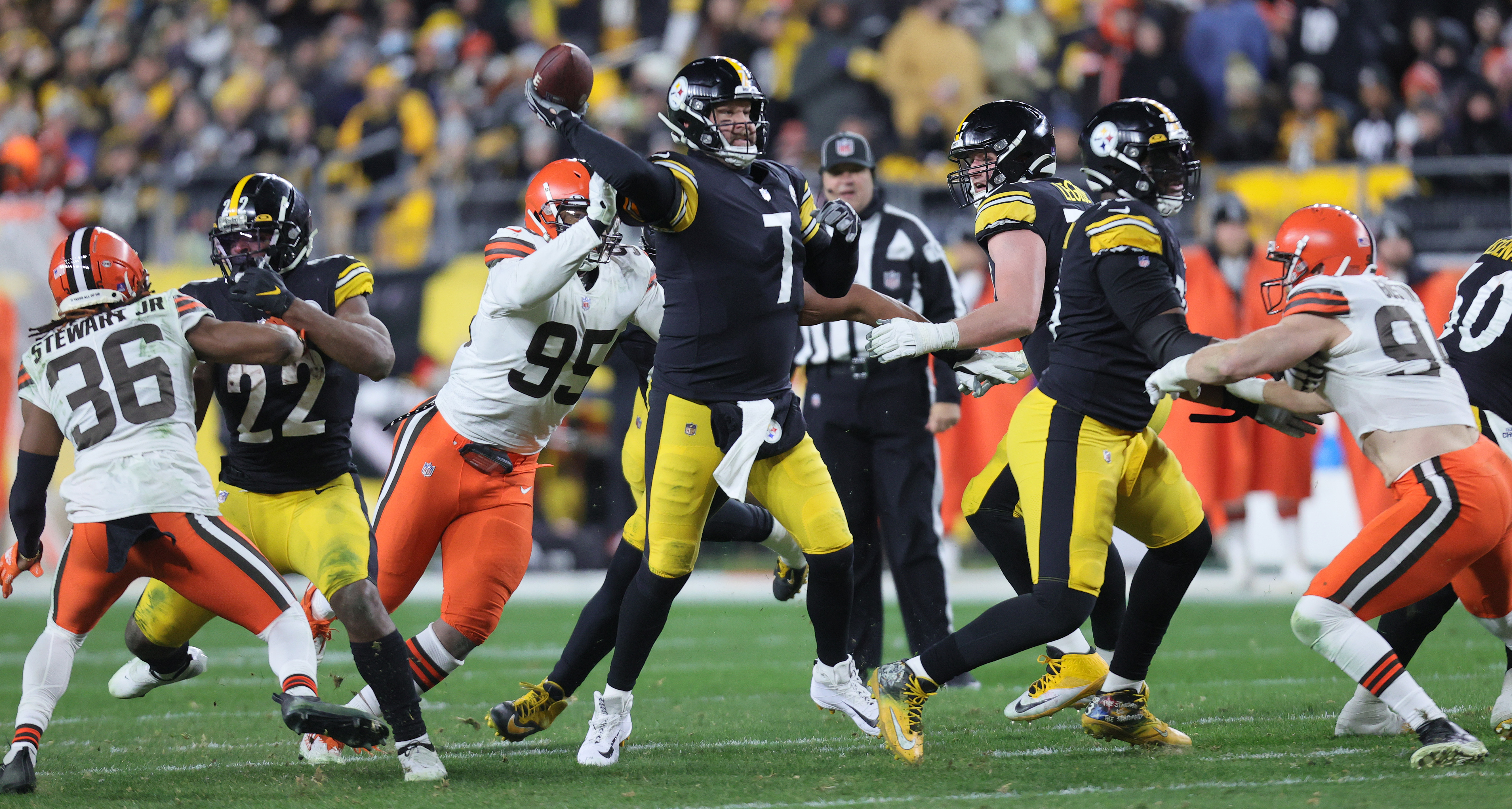 Browns vs. Steelers: M.J. Stewart Jr. picks off Ben Roethlisberger