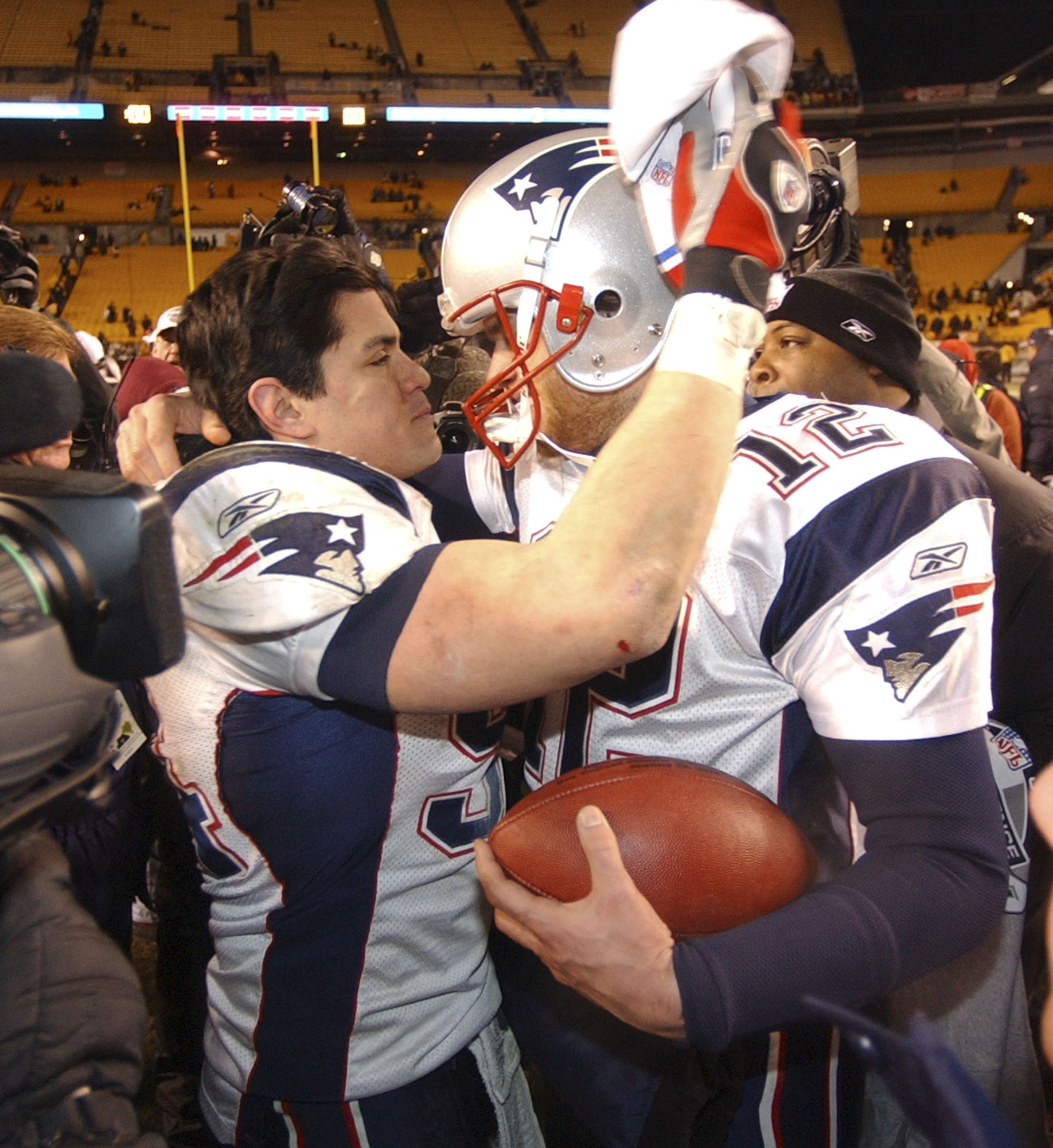 Tom Brady Tedy Bruschi - Patriots '05 Return Sports Photo - Item #  VARPFSAAGS248