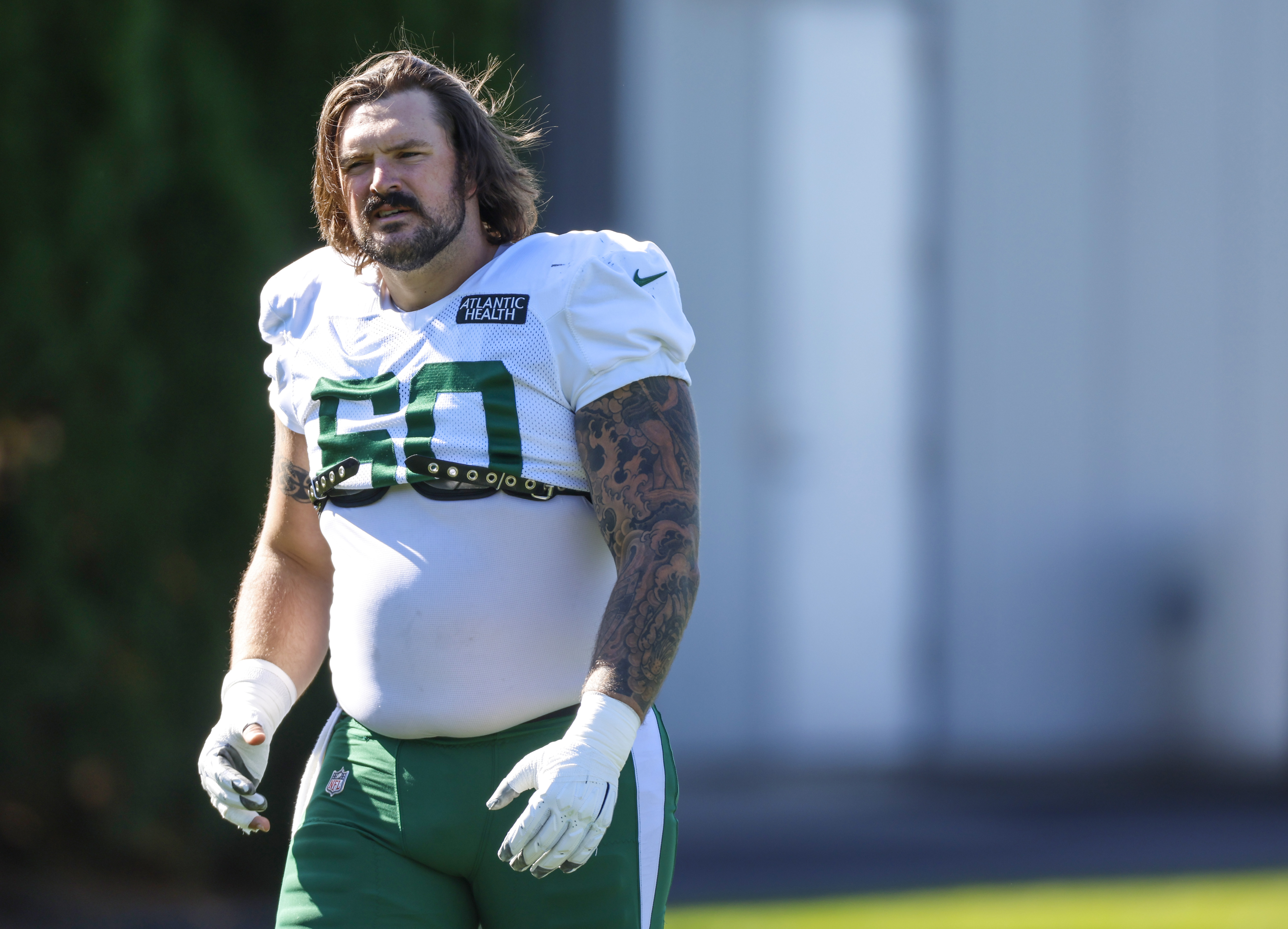 New York Jets re-sign center Connor McGovern