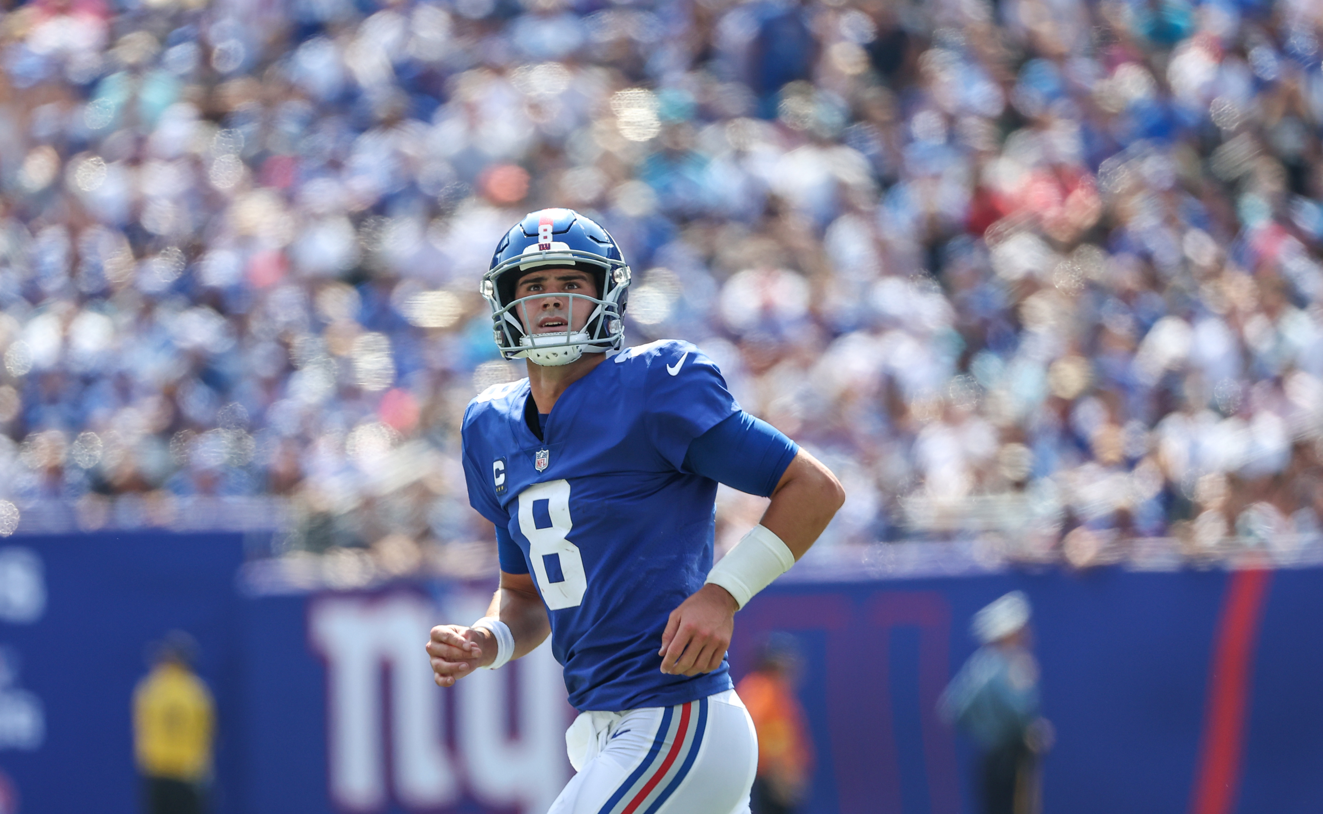 New York Giants long snapper Casey Kreiter (58) warms up before an