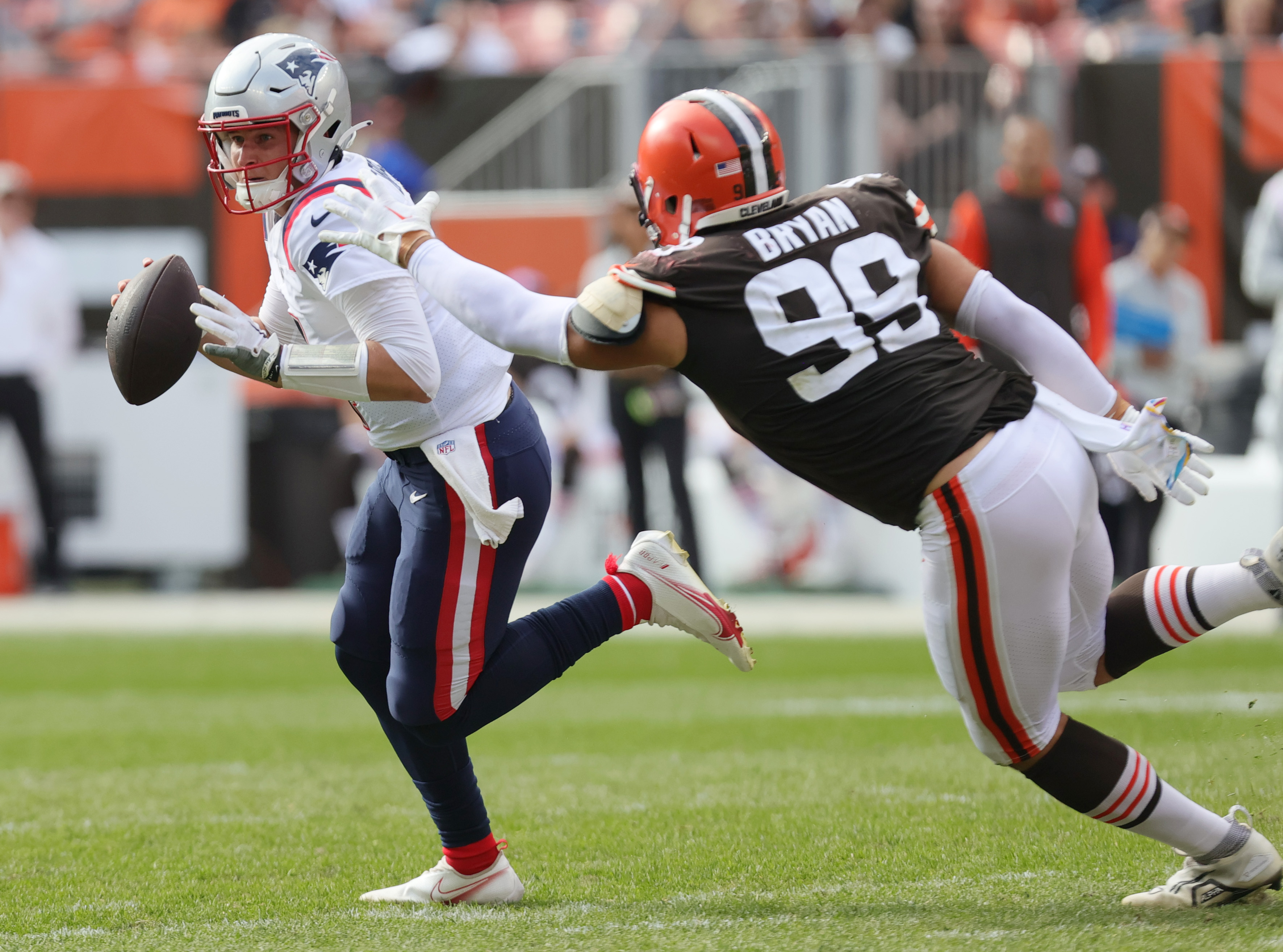 Cleveland Browns defensive tackle Taven Bryan (99) walks off the