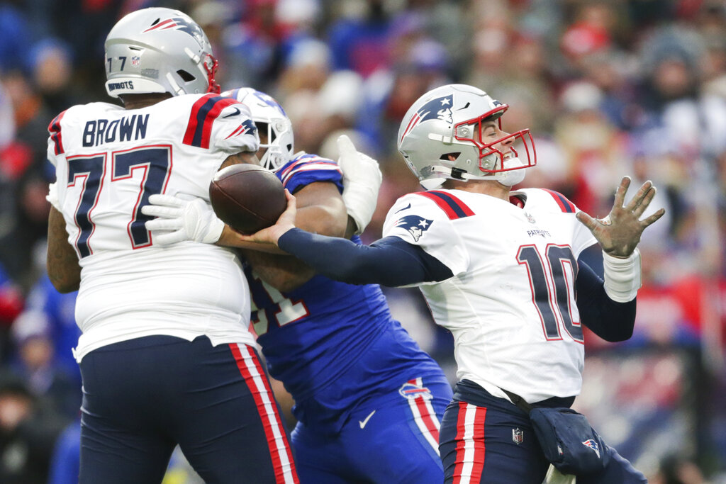 Belichick remains noncommittal on Mac Jones as Patriots starting QB