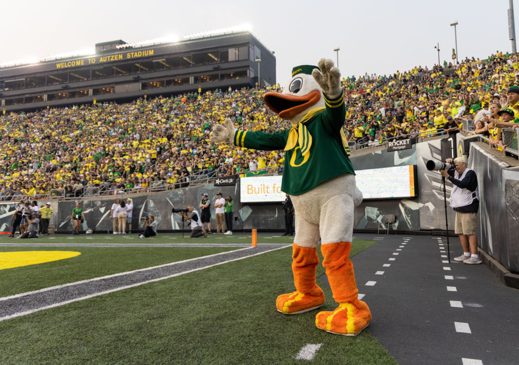 Win 50-Yard line tickets to see the Ducks vs. Cougars