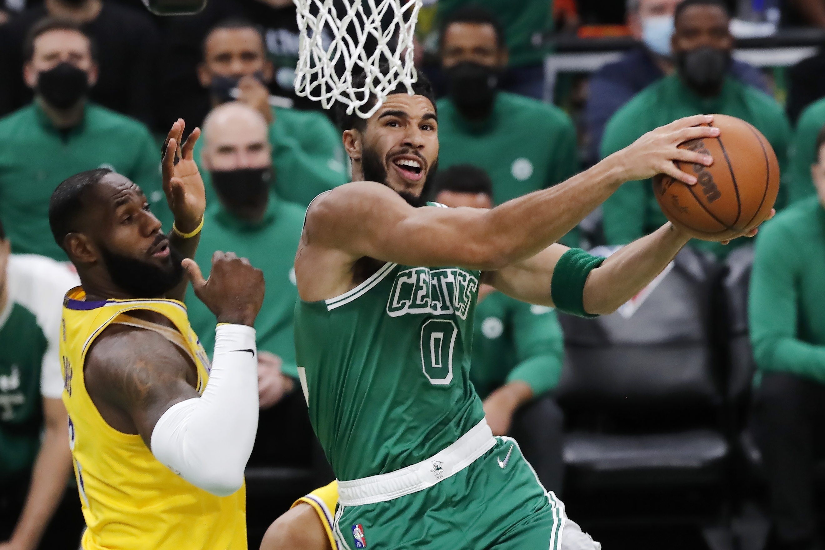 Jayson Tatum and Celtics edge Lakers 122-118 - Taipei Times