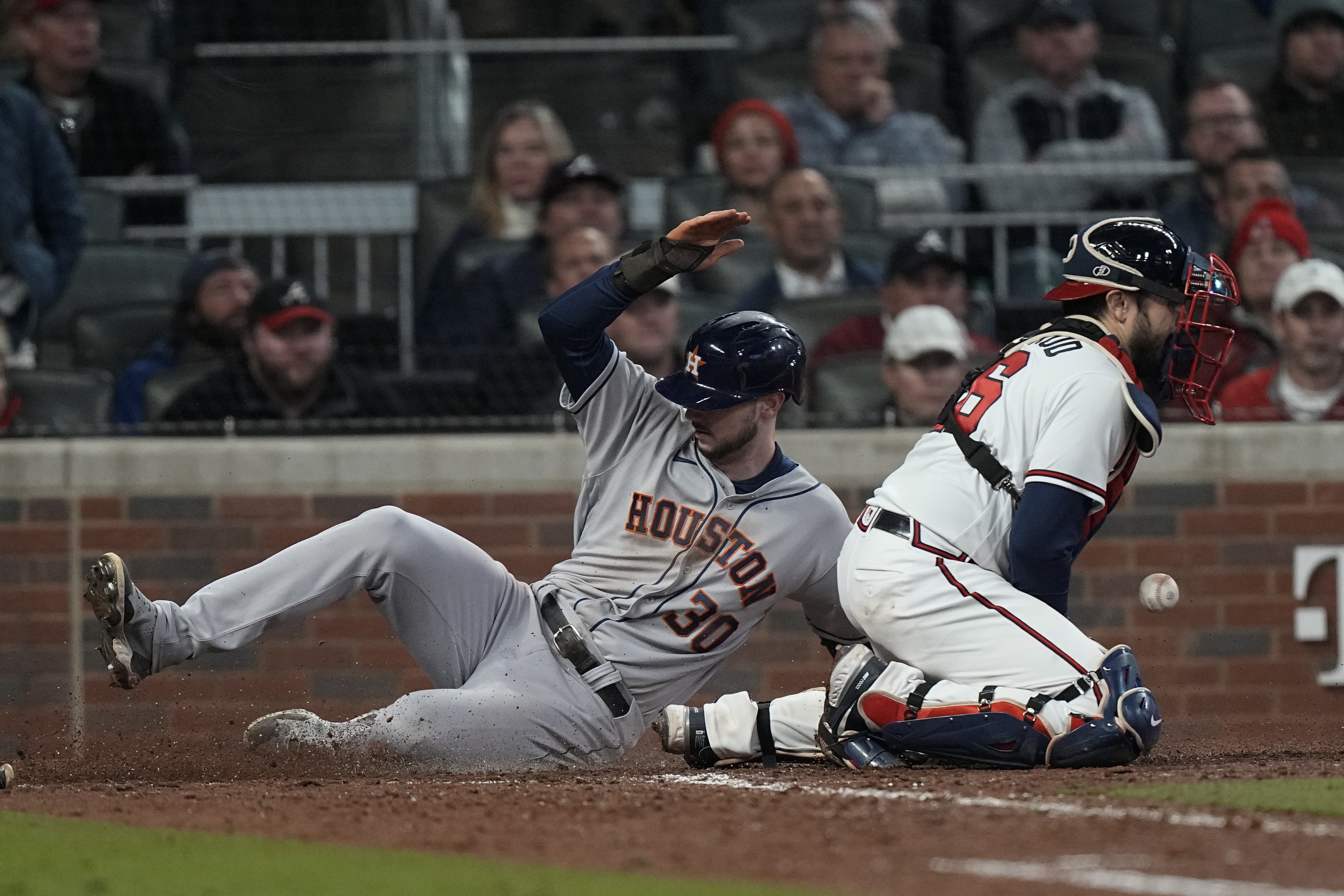 Carlos Correa, Astros rally past Atlanta 9-5, cut World Series deficit to  3-2 - The Globe and Mail