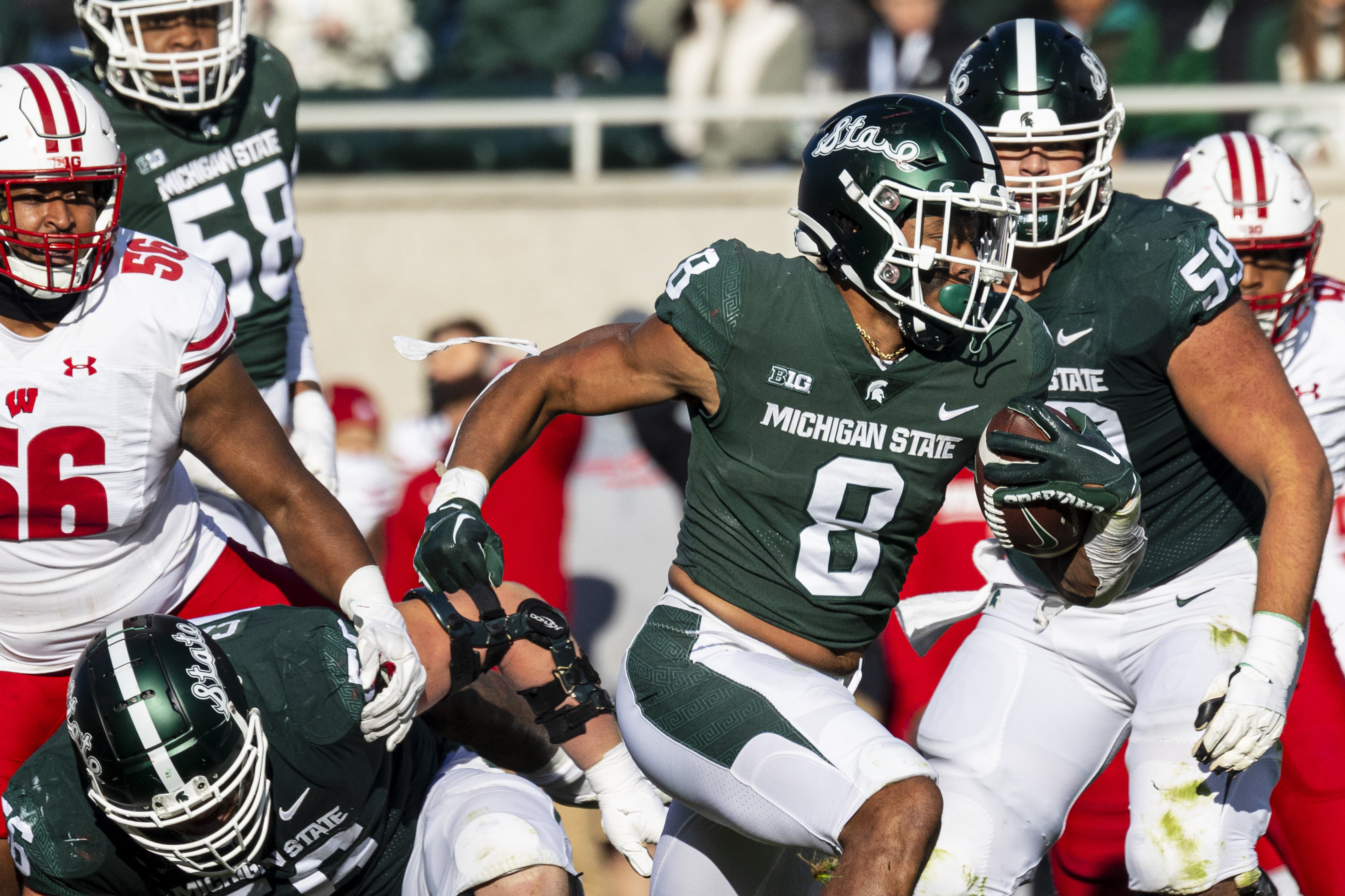 Kenneth Walker III's five touchdowns lead No. 8 Michigan State